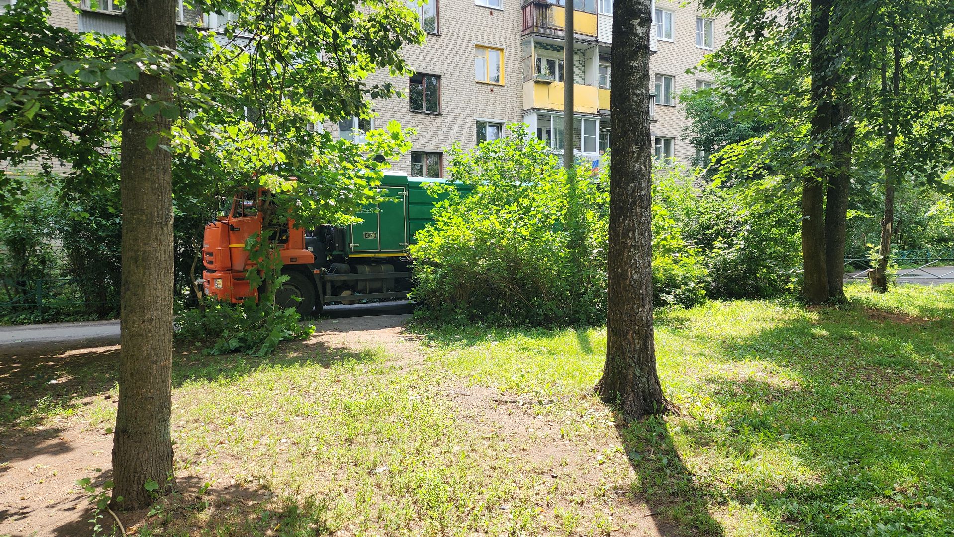 вертикалки, пушкино, засор канализации, засоры, ликвидация утечки, канализационные колодцы, канализационные сети,коммунальная служба,коммунальная техника,