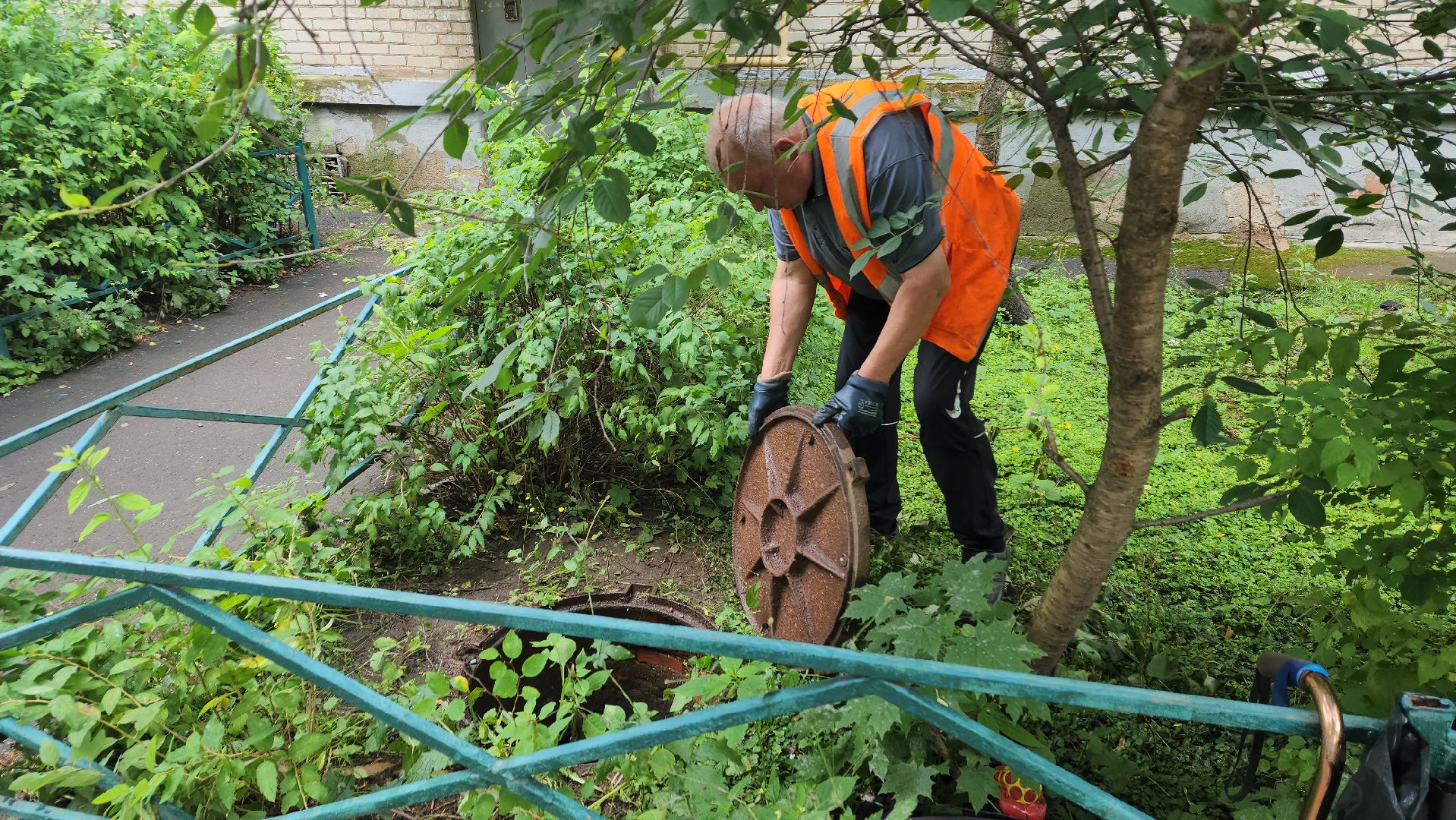 вертикалки, пушкино, засор канализации, засоры, ликвидация утечки, канализационные колодцы, канализационные сети,коммунальная служба,коммунальная техника,