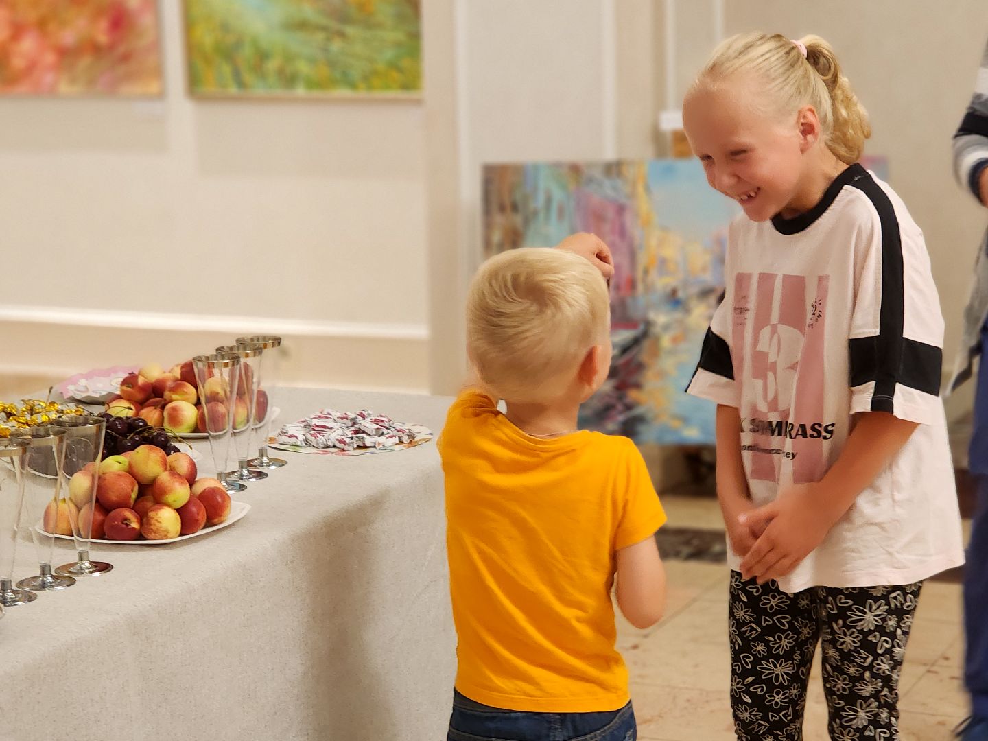 дубна, дк мир, выставка живописи, влад кравчук,