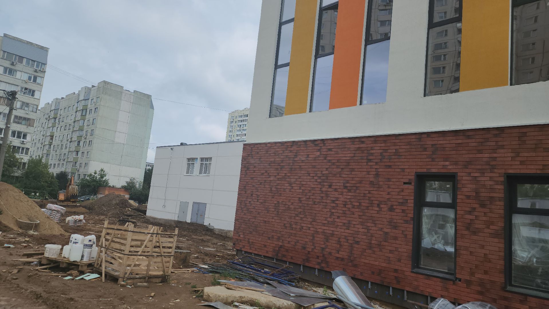 долгопрудный, гимназия 13, строительство, пристройка на 300 мест, детские игровые площадки,  пищеблок,