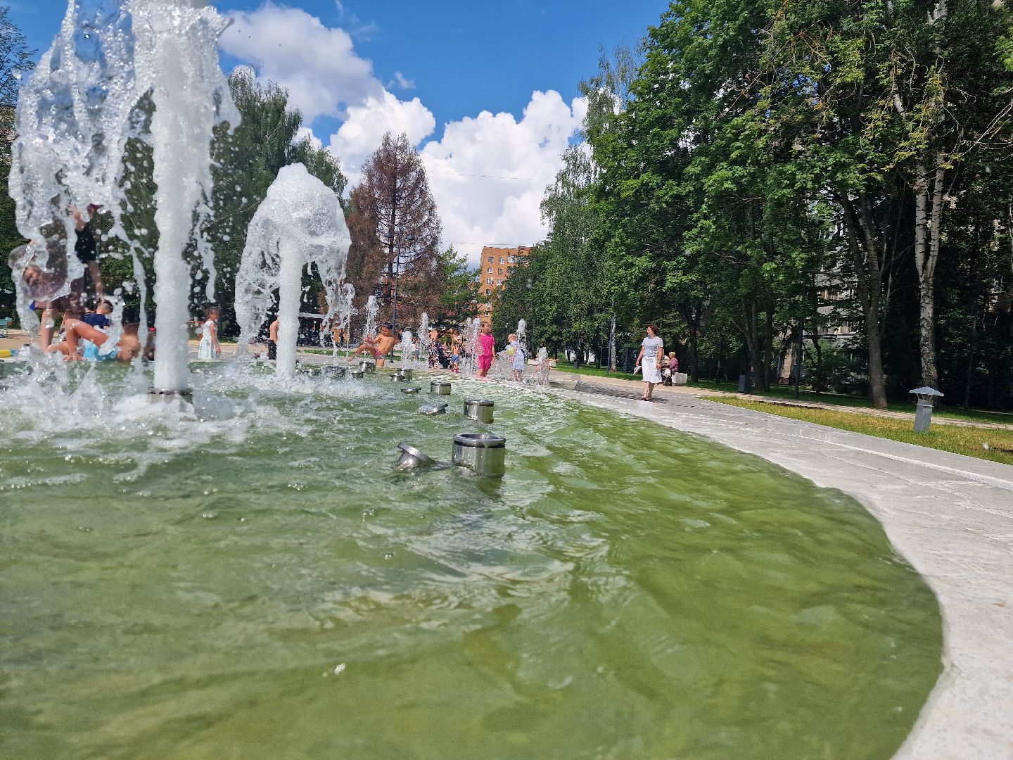 фонтанвсквереЖуравлева, Дубна, НовыйфонтаннаБольшойВолге,