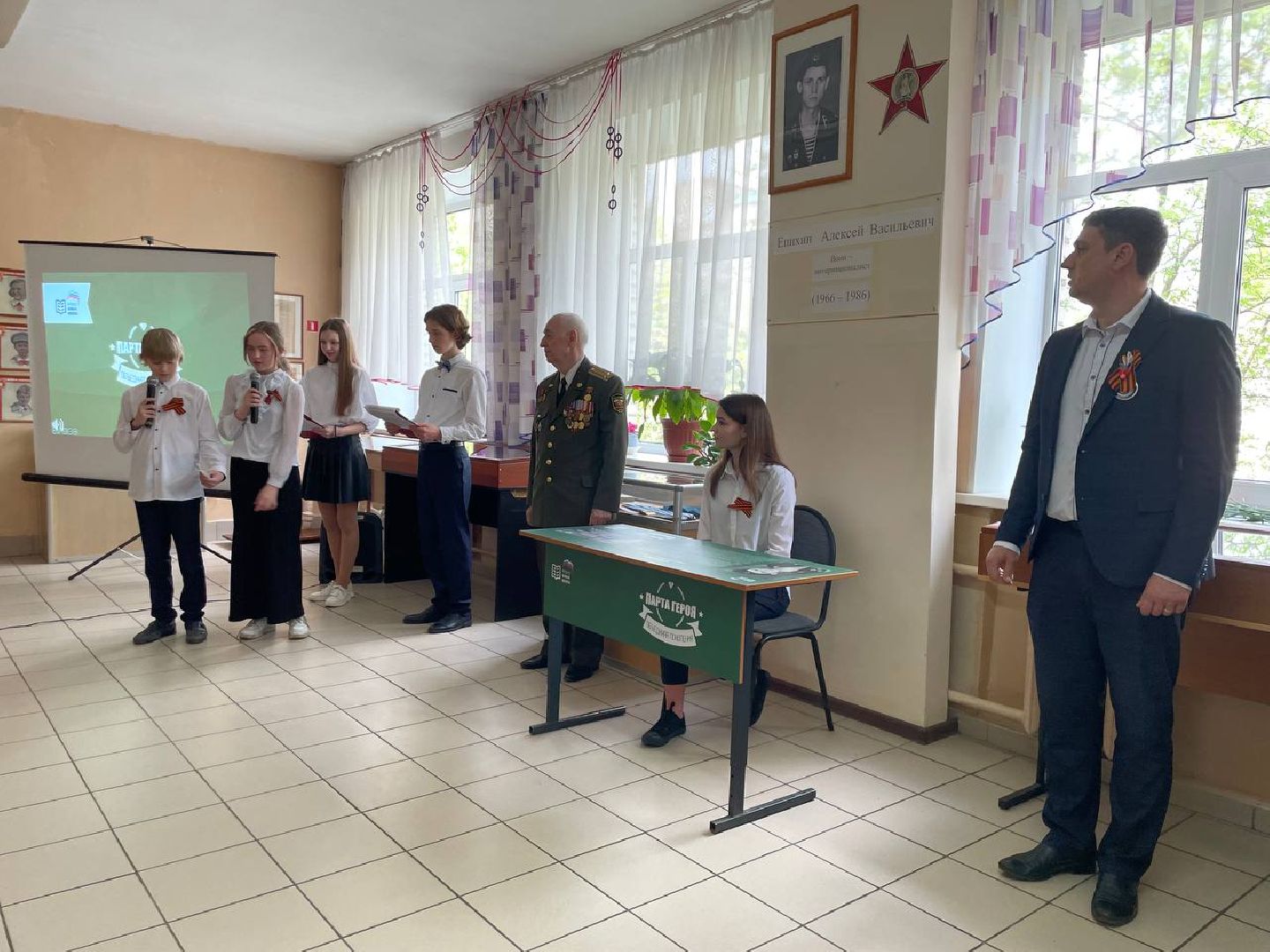 Подмосковье, Ивантеевка, Образование, Единая Россия, парта героя