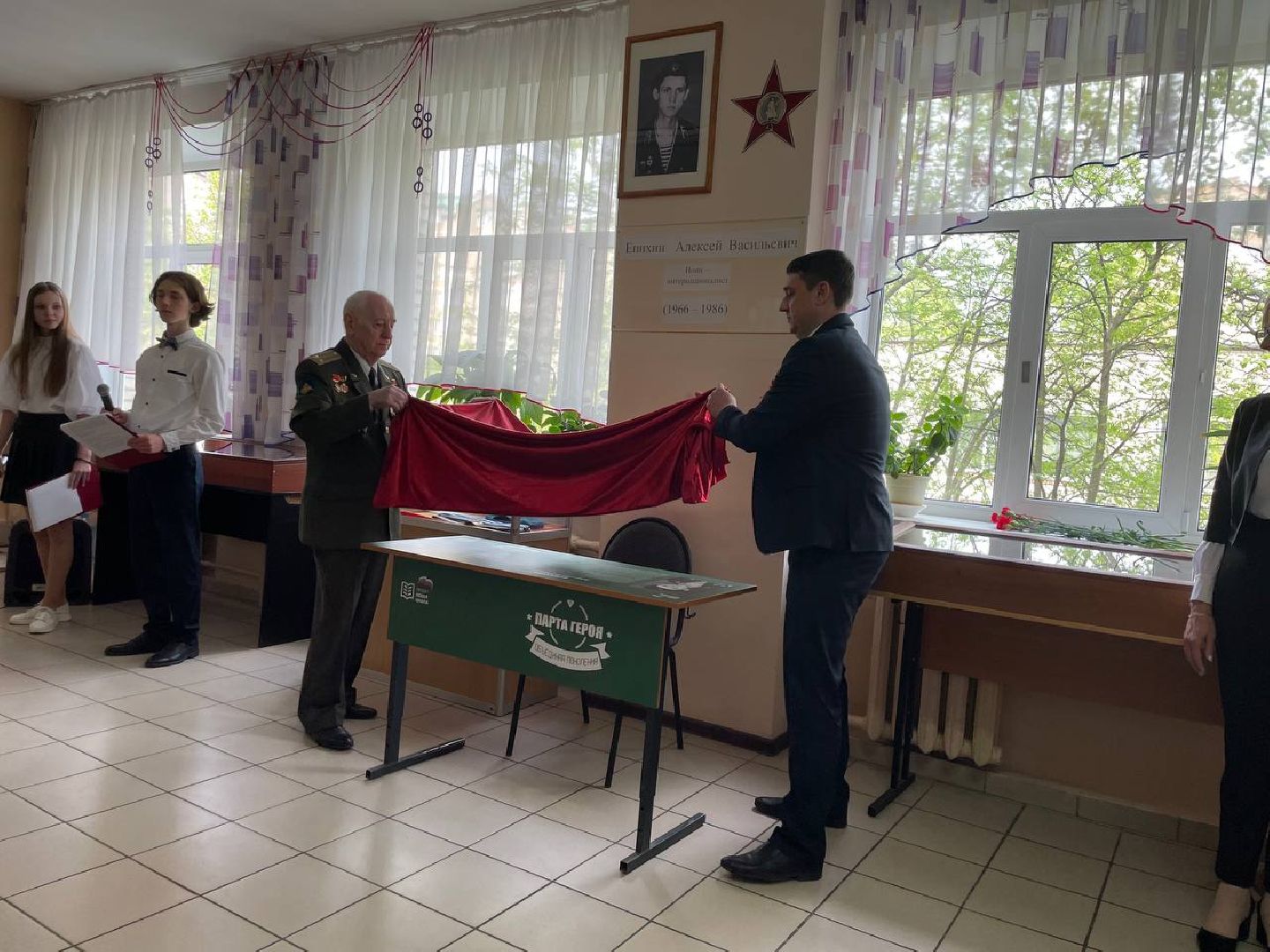 Подмосковье, Ивантеевка, Образование, Единая Россия, парта героя