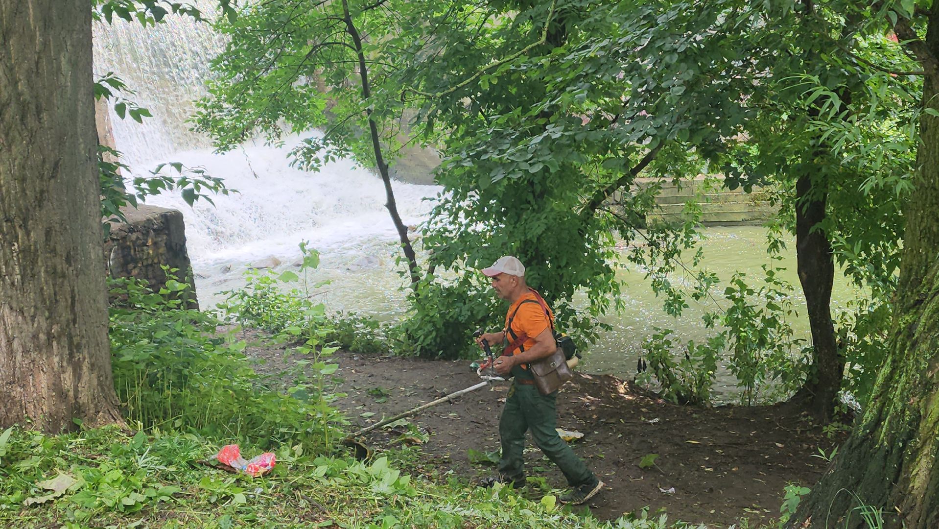 вертикалки, пушкино, покос травы, уборка мусора, берег реки, коммунальная служба, экологический активизм, жители города,