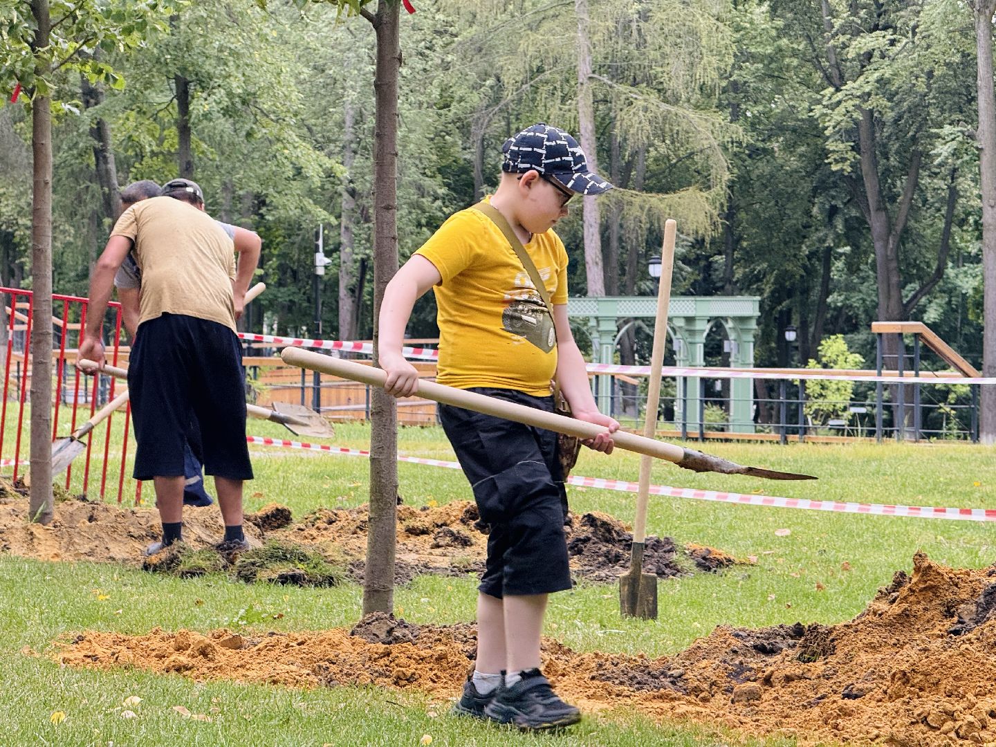 мчс россии, спасатели, высадка деревьев, раменский парк,