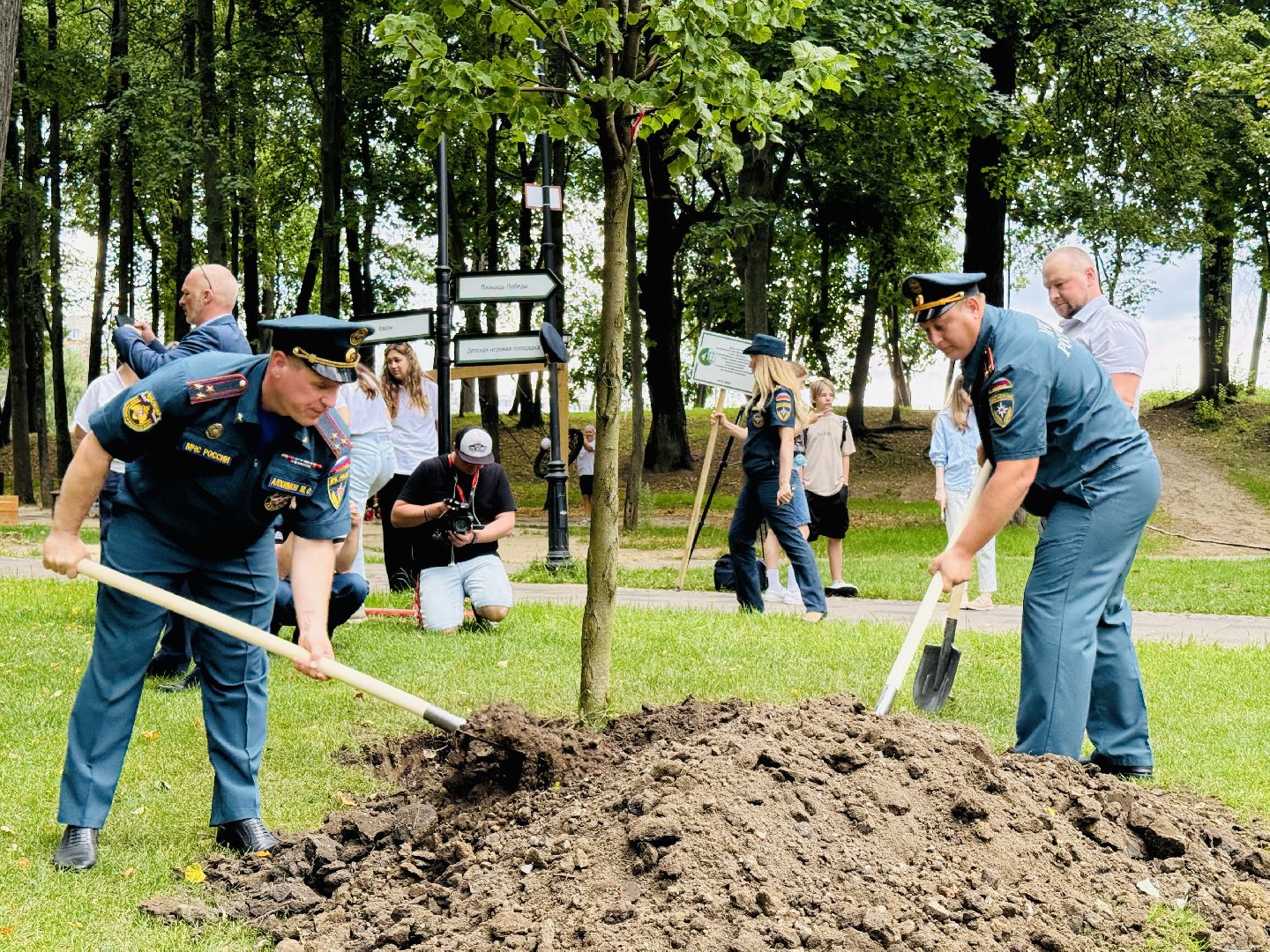 мчс россии, спасатели, высадка деревьев, раменский парк,