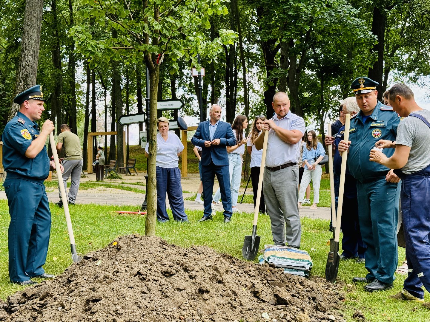 мчс россии, спасатели, высадка деревьев, раменский парк,