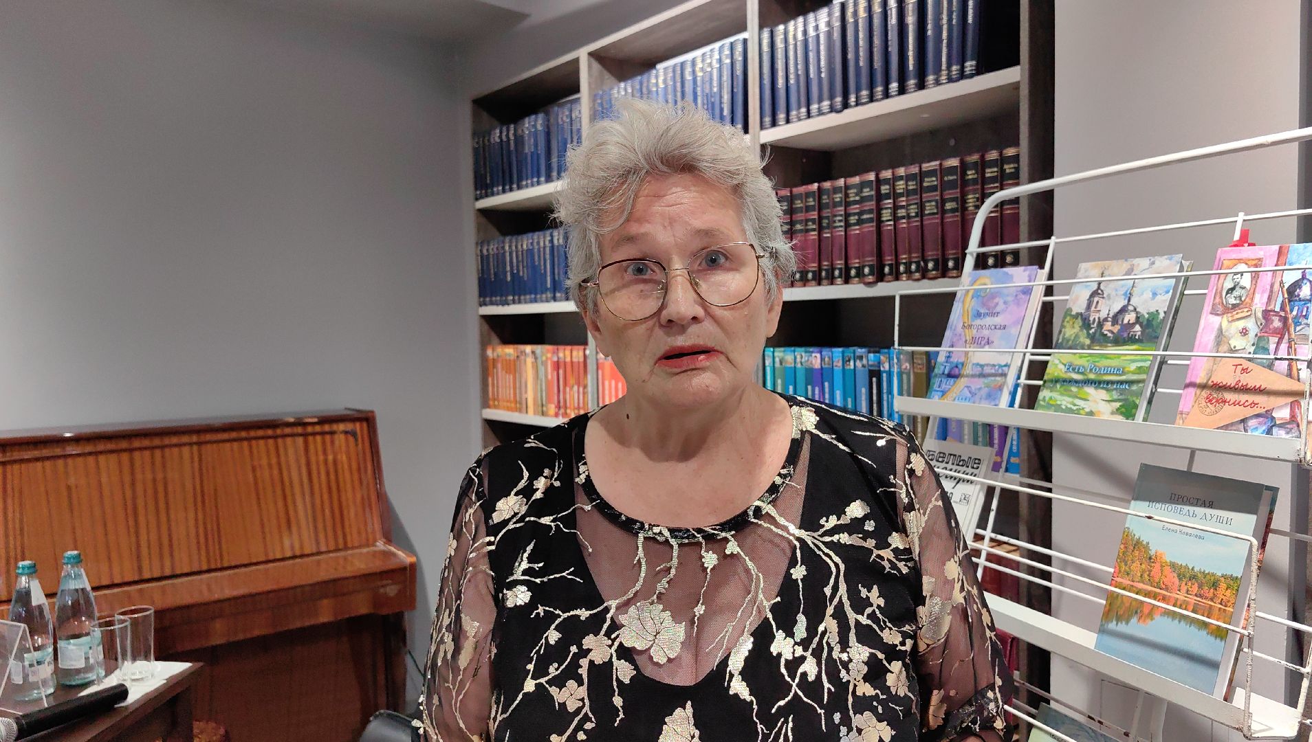 поэтесса, книга, библиотека, стихи, победа,