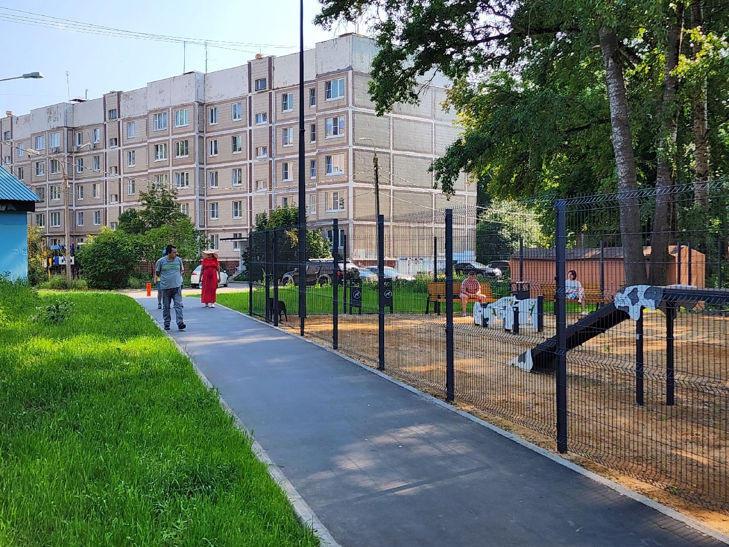 чехов, улица ильича, набережная реки теребенка, площадка для выгула собак, игровые элементы, прогулки и занятия с собаками, огороженная зона, скамейки и урны, благоустройство набережной, госпрограмма московской области, формирование комфортной городской среды,