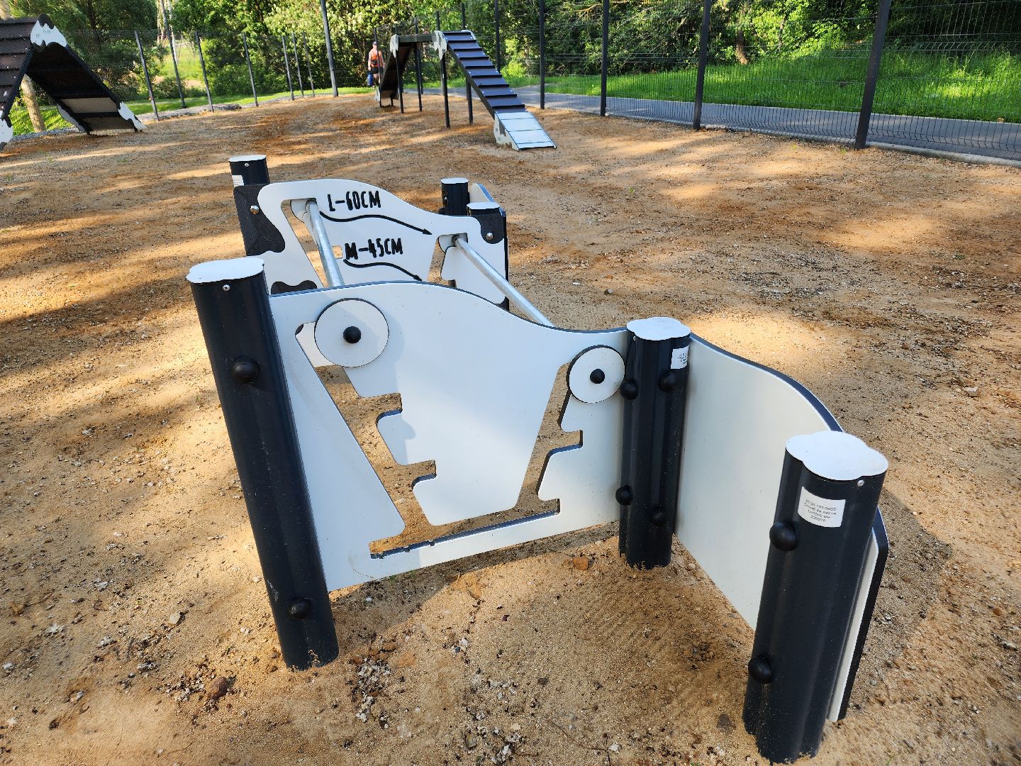 чехов, улица ильича, набережная реки теребенка, площадка для выгула собак, игровые элементы, прогулки и занятия с собаками, огороженная зона, скамейки и урны, благоустройство набережной, госпрограмма московской области, формирование комфортной городской среды,