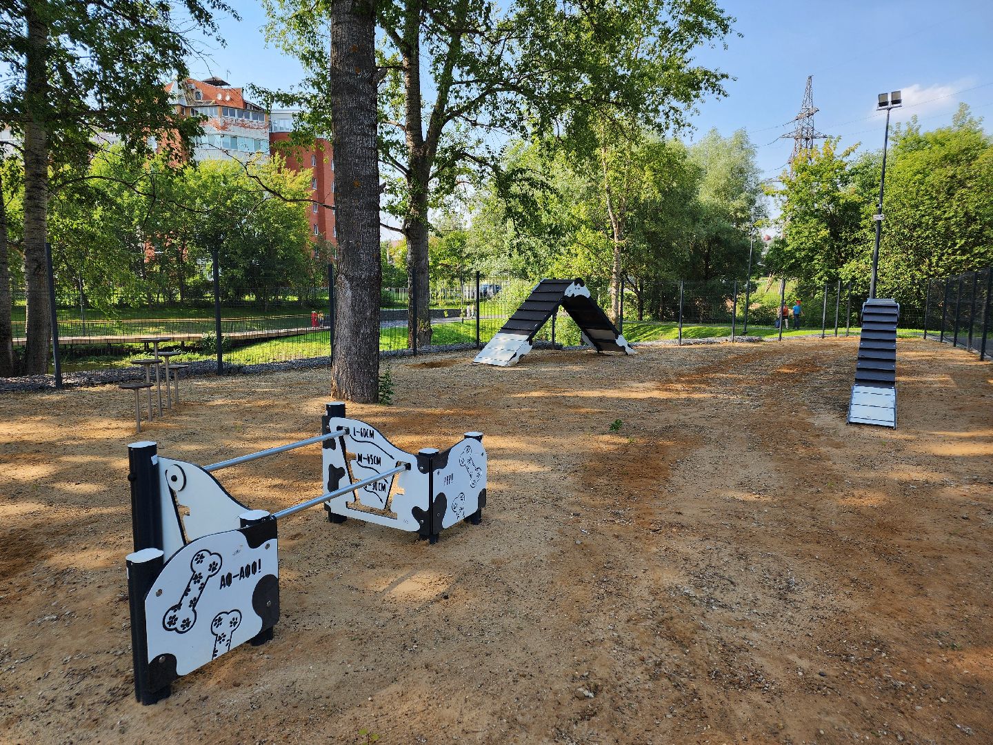 чехов, улица ильича, набережная реки теребенка, площадка для выгула собак, игровые элементы, прогулки и занятия с собаками, огороженная зона, скамейки и урны, благоустройство набережной, госпрограмма московской области, формирование комфортной городской среды,