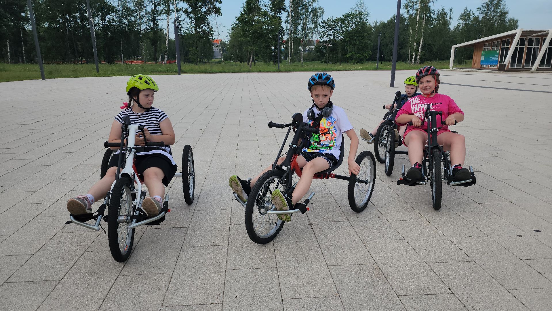 вертикалки, ивантеевка, велосипеды, дети с овз, социальная работа, социальная адаптация,парки, лето в парках,катание в парке,фонд помощи, реабилитация детей,