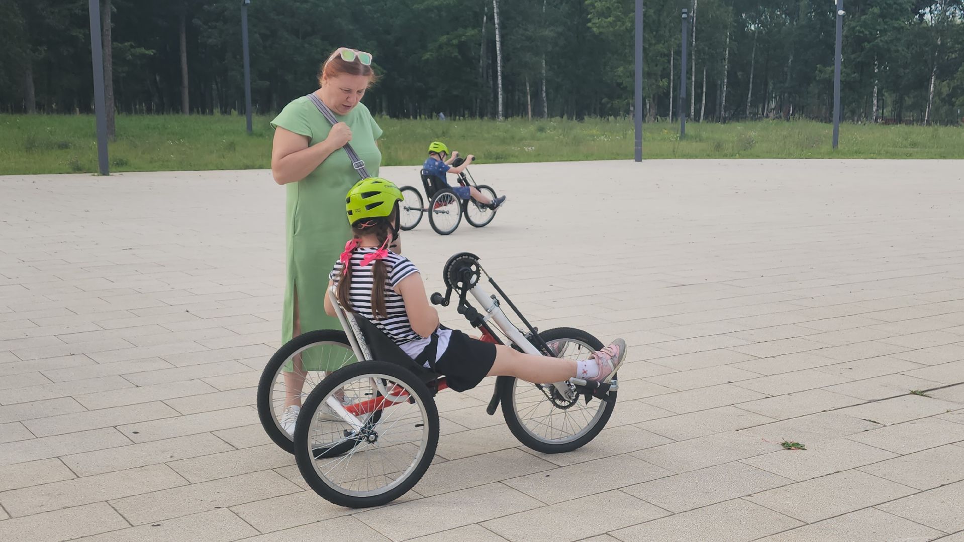 вертикалки, ивантеевка, велосипеды, дети с овз, социальная работа, социальная адаптация,парки, лето в парках,катание в парке,фонд помощи, реабилитация детей,