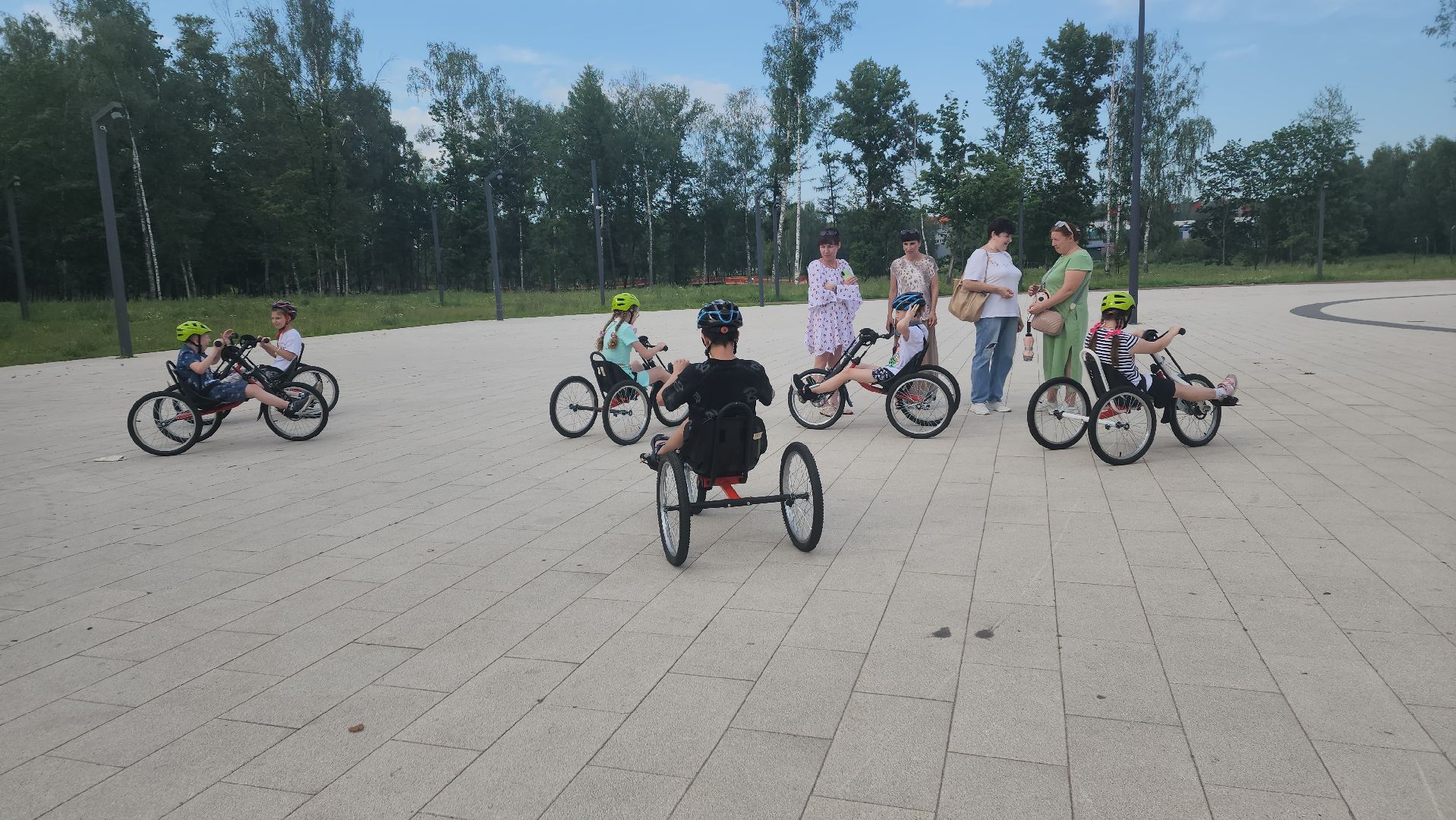 вертикалки, ивантеевка, велосипеды, дети с овз, социальная работа, социальная адаптация,парки, лето в парках,катание в парке,фонд помощи, реабилитация детей,