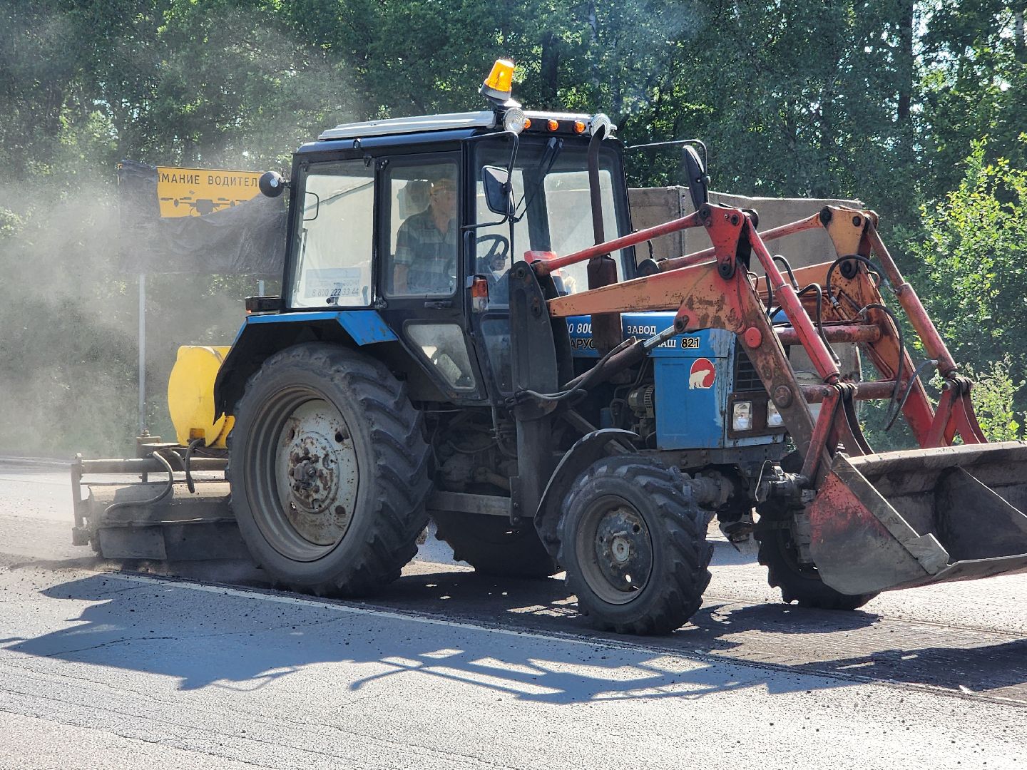 чехов, деревня манушкино, старое симферопольское шоссе, дорожный ремонт, капремонт проезжей части, замена асфальта, удаление старого покрытия, фрезерная машина, самосвалы, госпрограмма московской области, развитие дорожного комплекса,