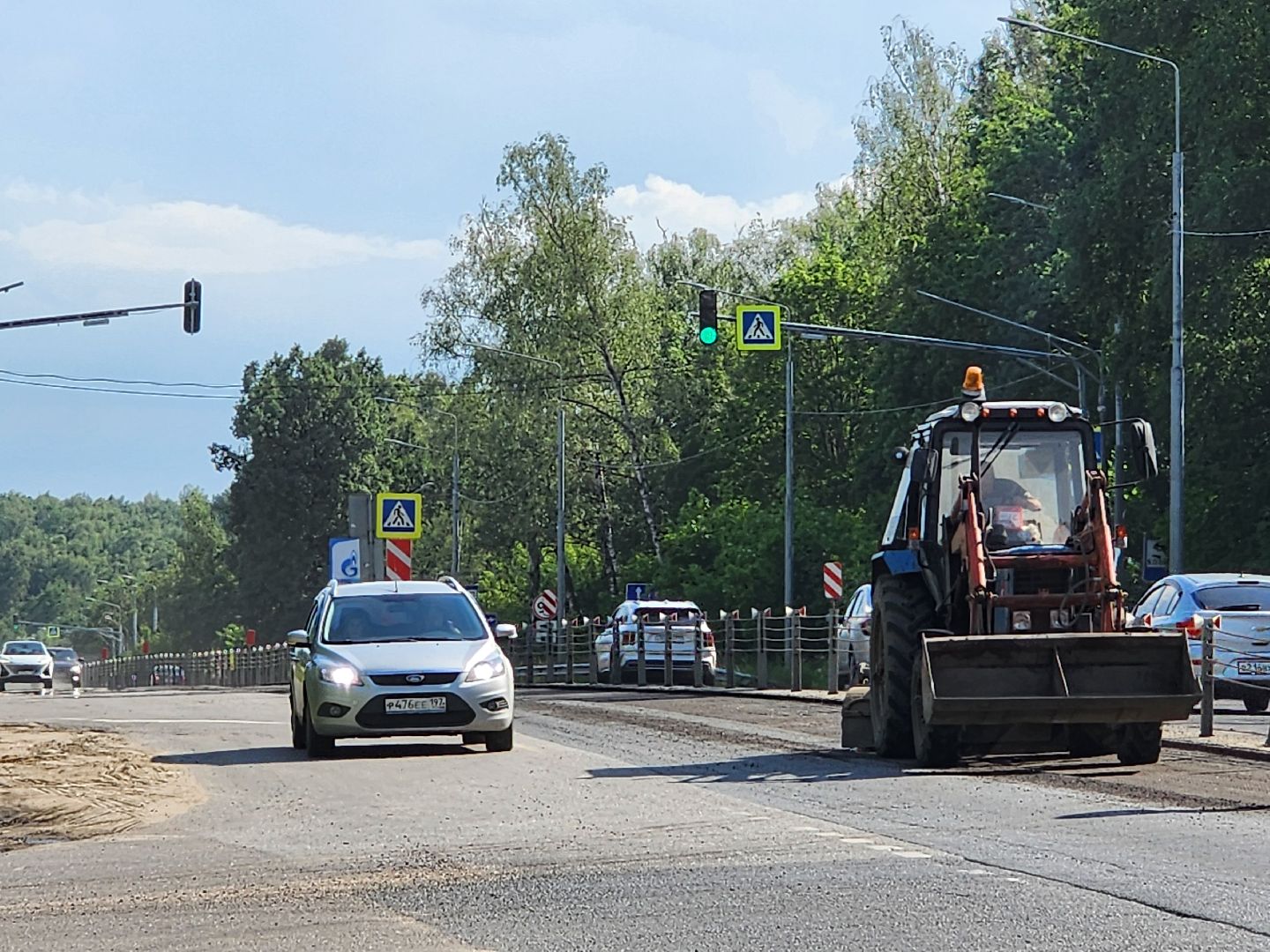чехов, деревня манушкино, старое симферопольское шоссе, дорожный ремонт, капремонт проезжей части, замена асфальта, удаление старого покрытия, фрезерная машина, самосвалы, госпрограмма московской области, развитие дорожного комплекса,
