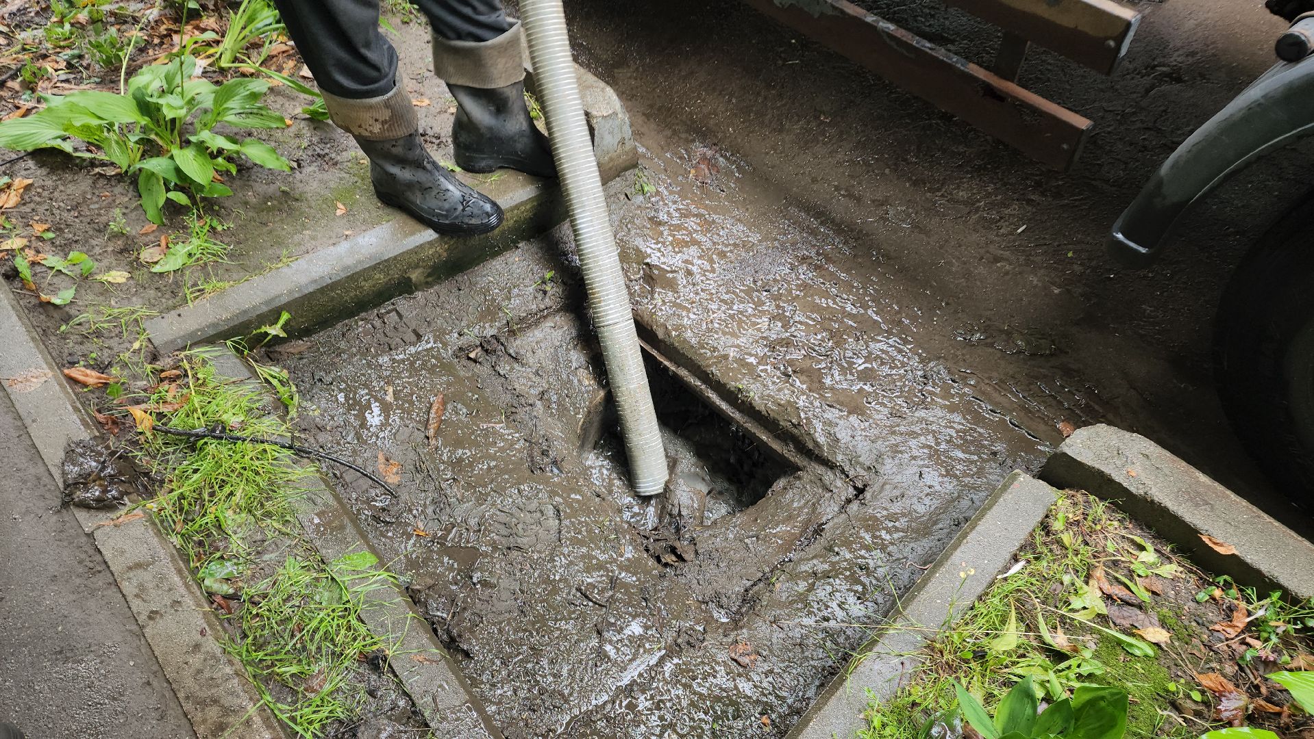 подтопление территории, подтопление домов, Лобня, Откачка воды,