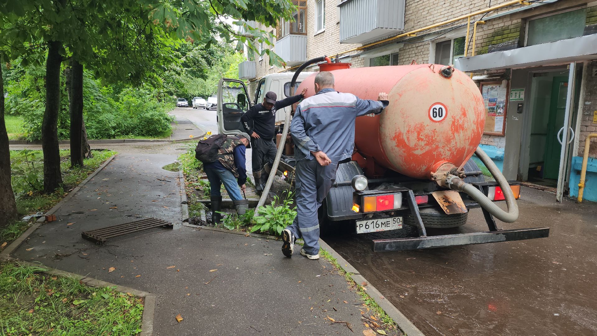 подтопление территории, подтопление домов, Лобня, Откачка воды,