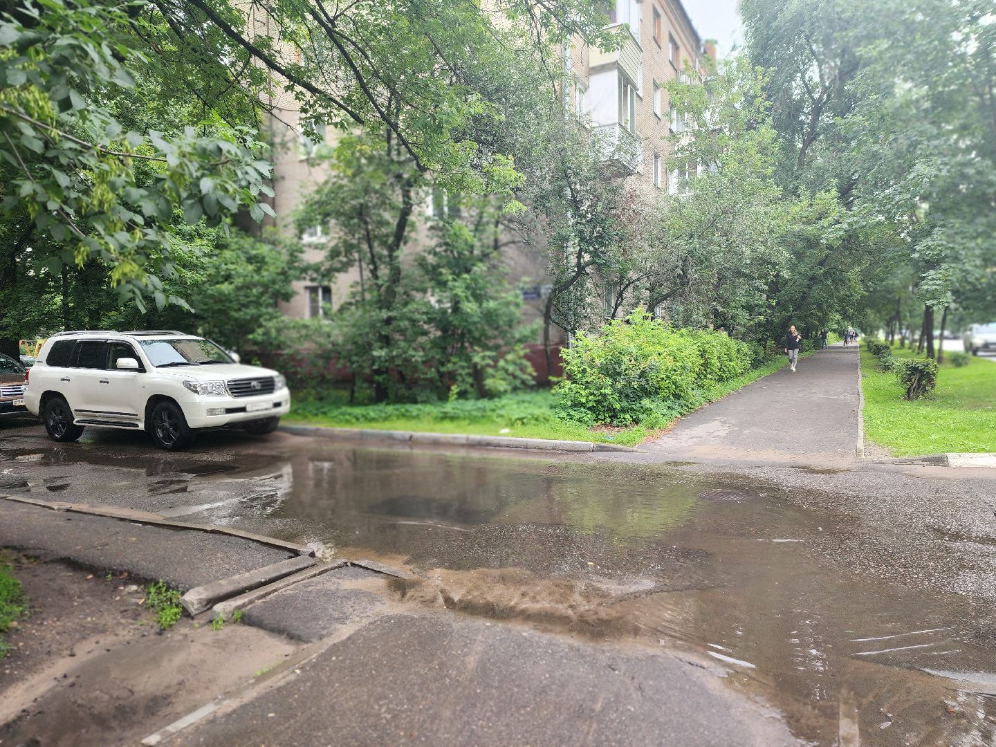 королёв, благоустройство, последствия дождя, откачка воды на улицах округа,