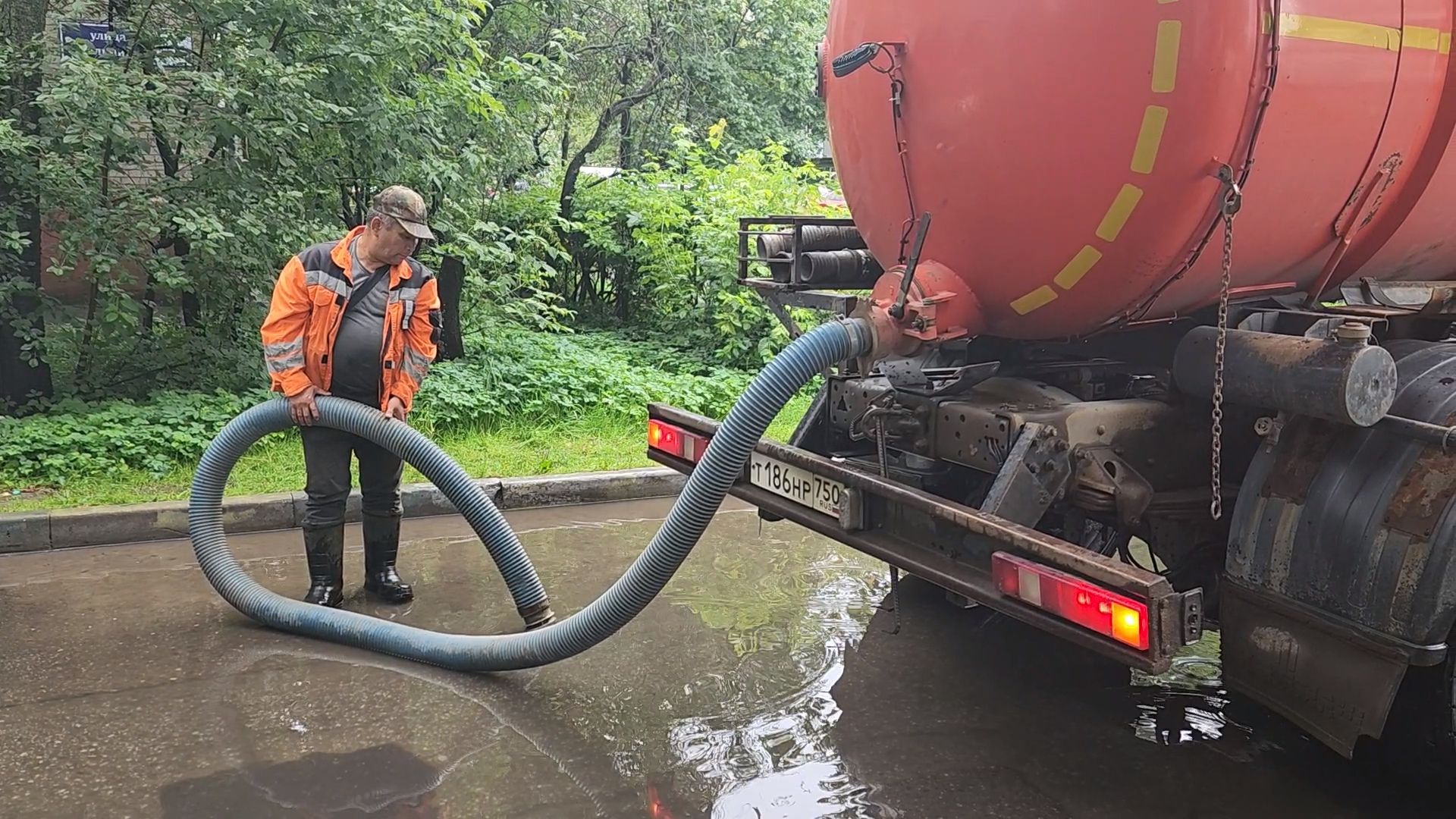 королёв, благоустройство, последствия дождя, откачка воды на улицах округа,