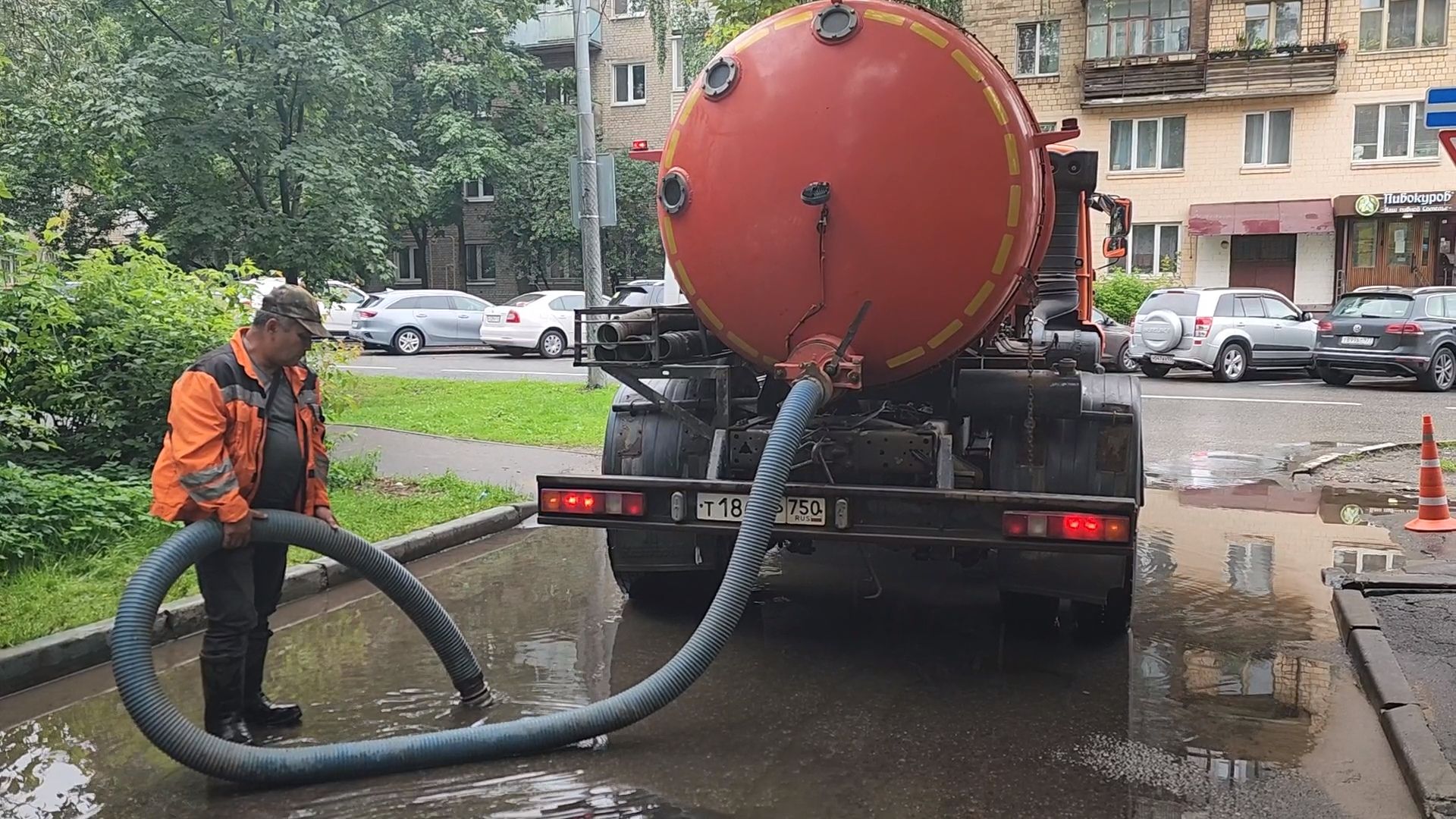 королёв, благоустройство, последствия дождя, откачка воды на улицах округа,