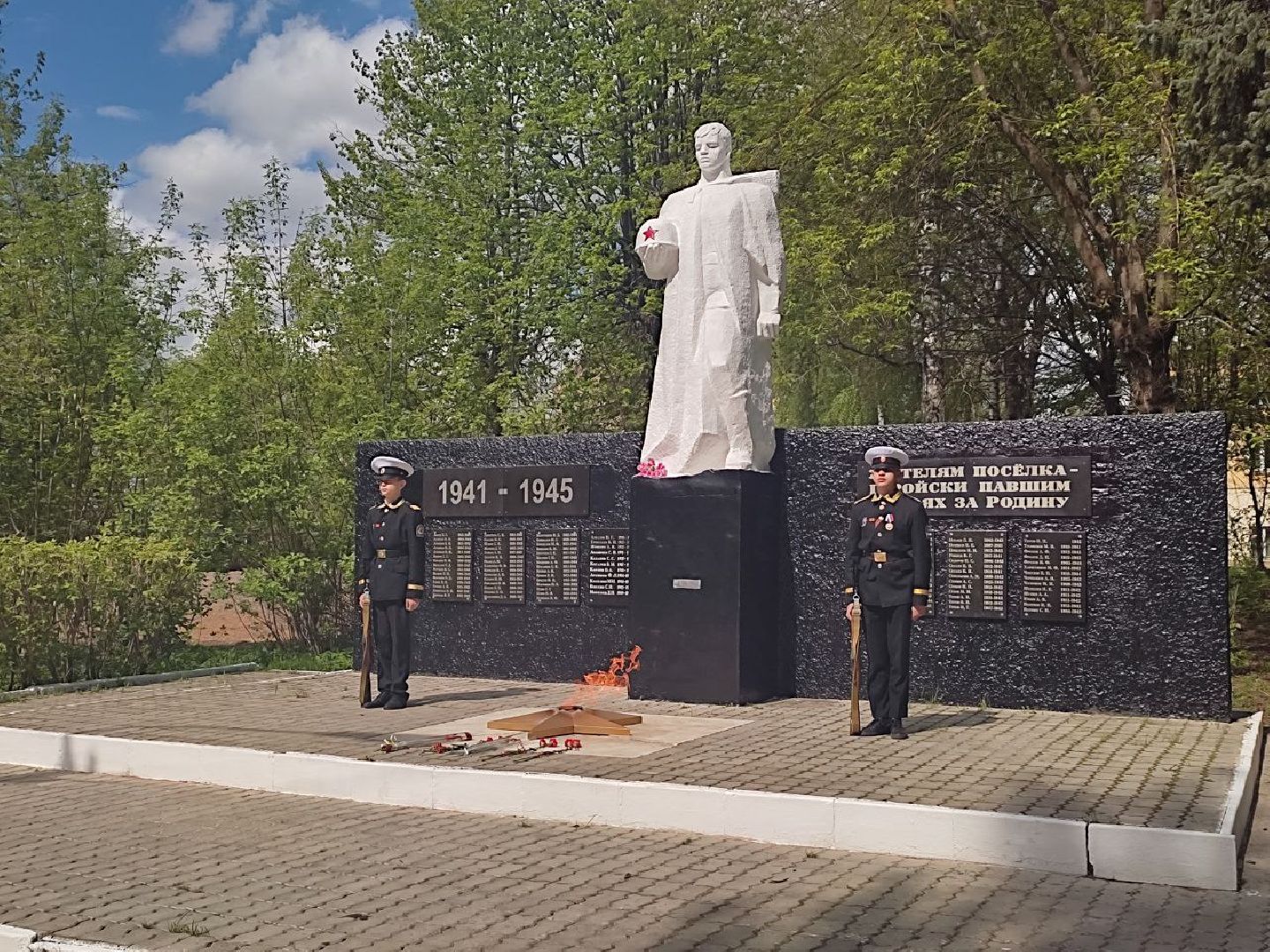 серпухов, день победы, кадетский корпус, школьники, мемориал, улица крюкова, вов,
