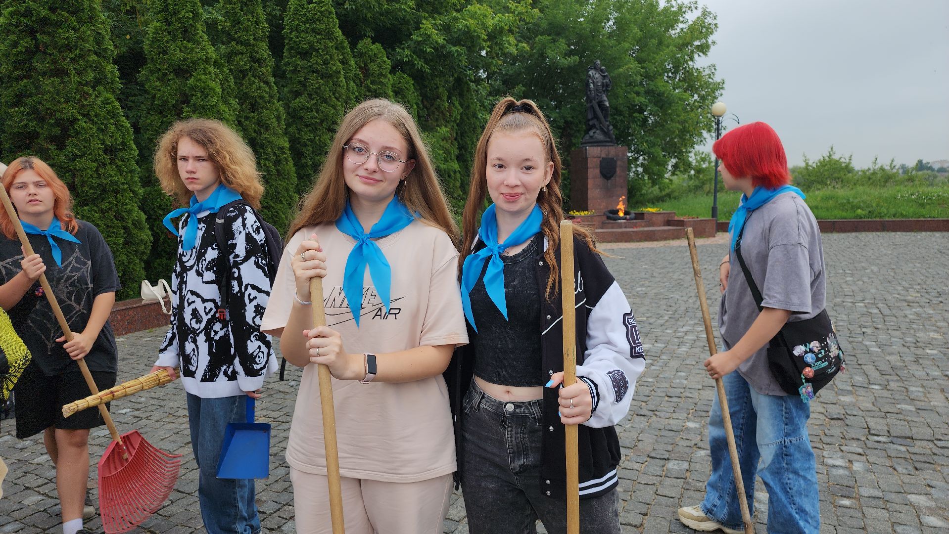 серпухов, подмосковье, уборка памятников,великая отечественная война, мемориал героям великой отечественной войны,