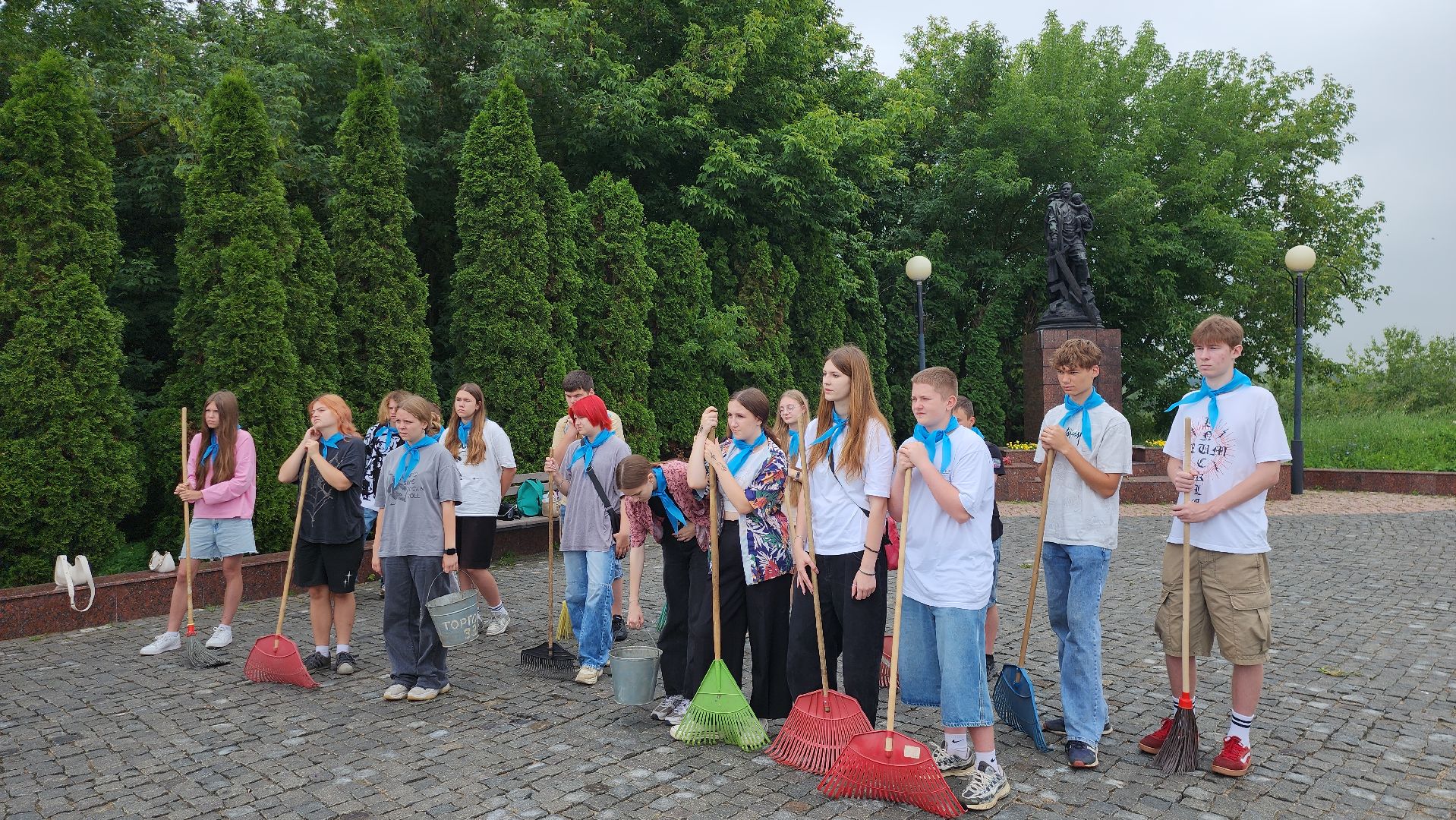 серпухов, подмосковье, уборка памятников,великая отечественная война, мемориал героям великой отечественной войны,