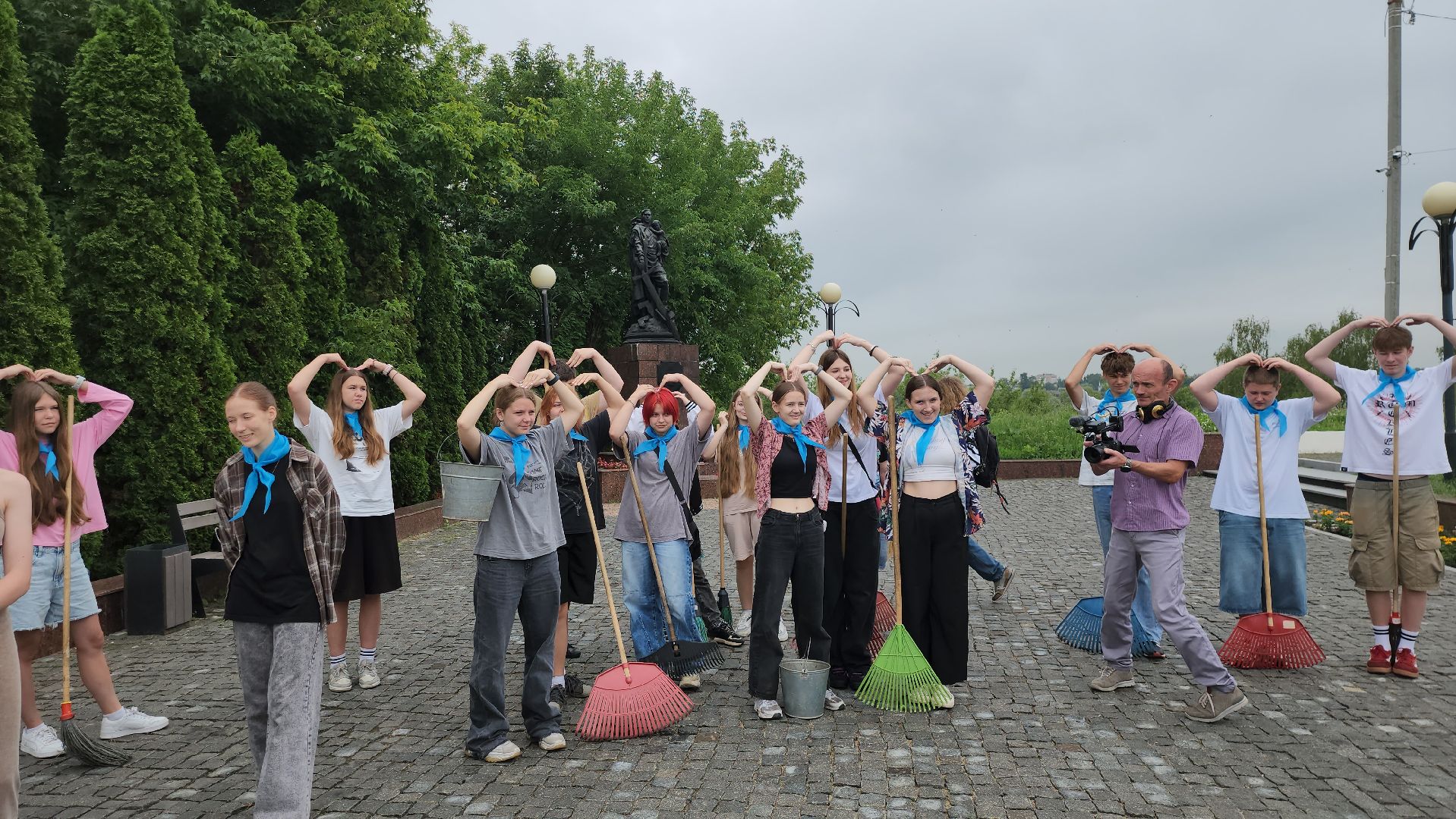 серпухов, подмосковье, уборка памятников,великая отечественная война, мемориал героям великой отечественной войны,