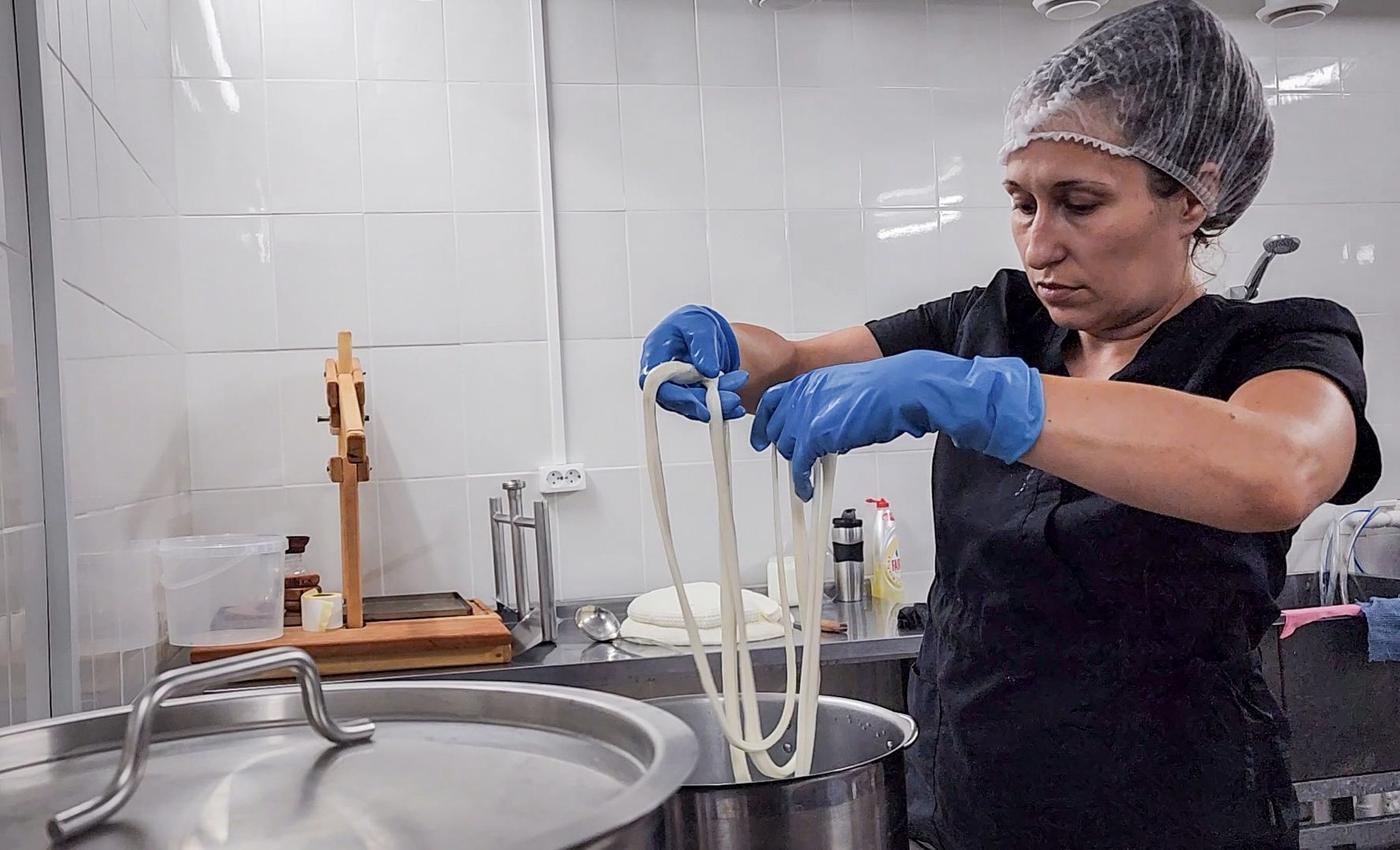 производство сыра, молочная ферма, голштинская порода коров,