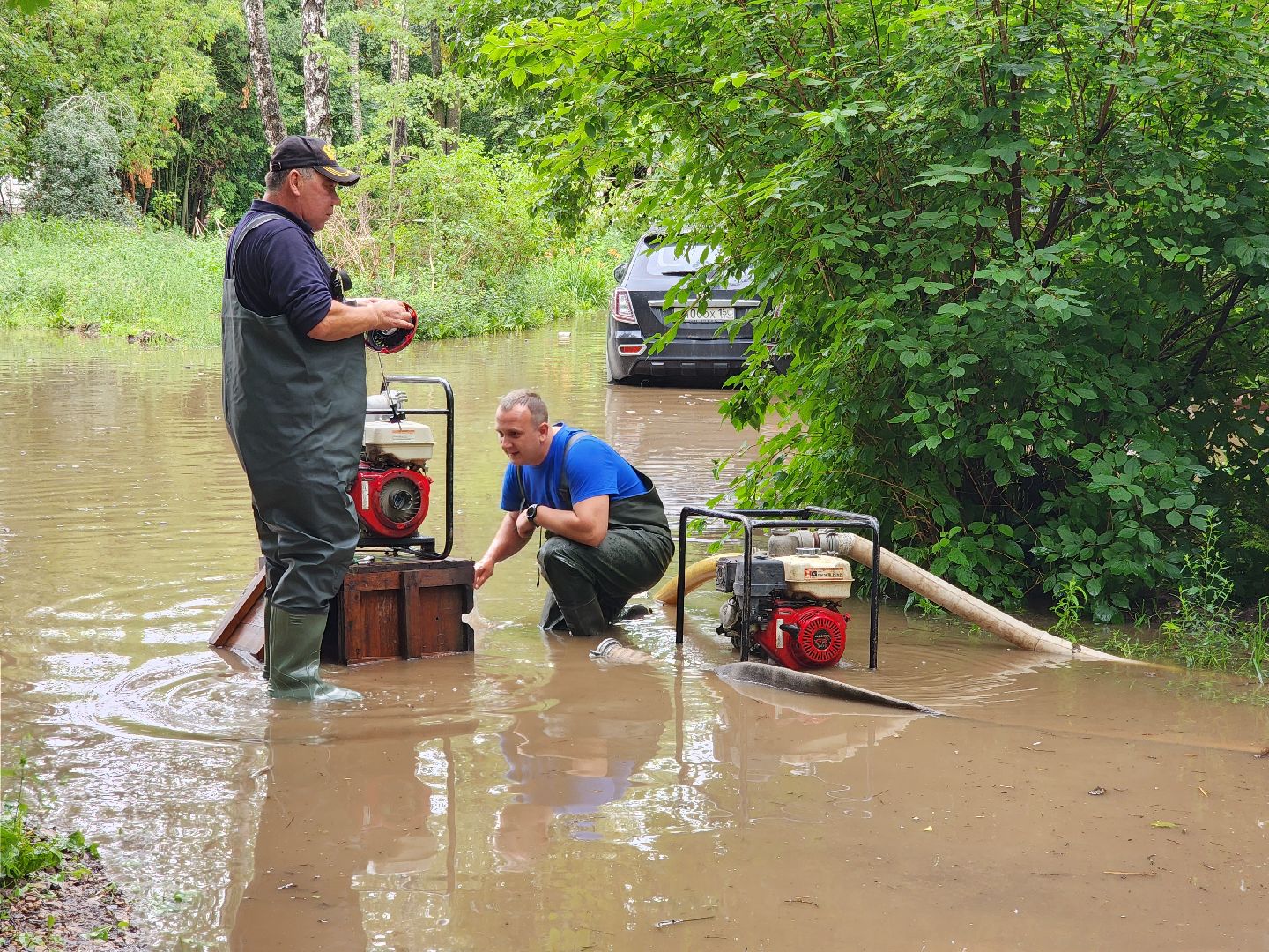 солнечногорск, жители , коммунальщики , двор, дождь,