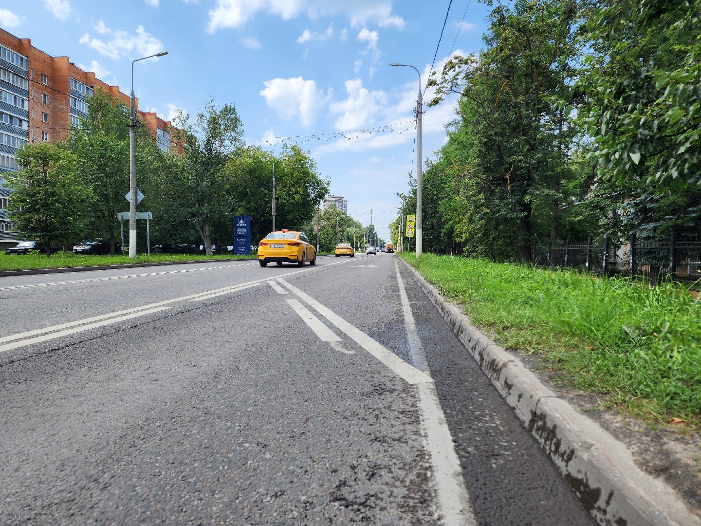 чехов, улица чехова, уборка улицы, очистка проезжей части, увлажнение дороги, мосавтодор, содержание региональных дорог, специальная техника,мбу чеховское благоустройство, уборка дорог местного значения,