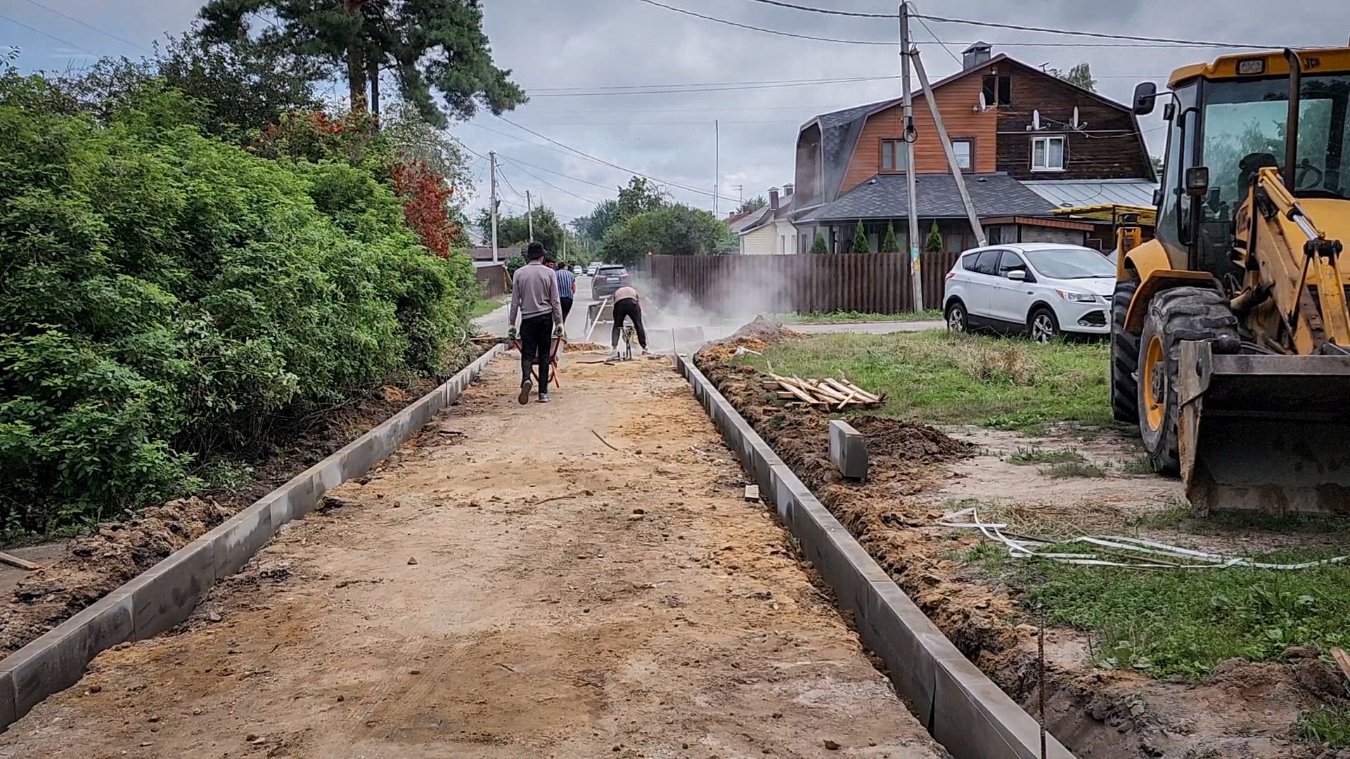 бронницы, благоустройство дворов в бронницах, благоустройство двора на улице советской,установка бордюров, ремонт дороги ,
