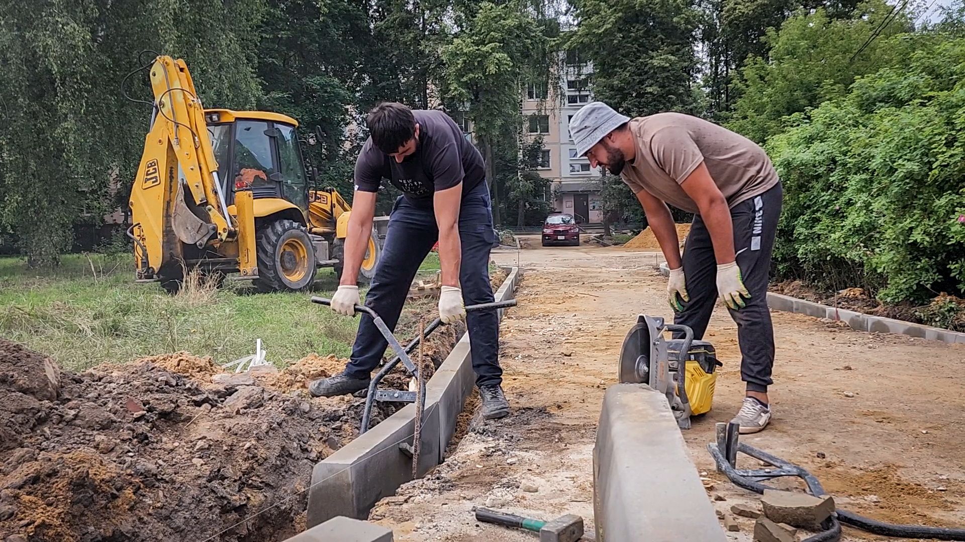 бронницы, благоустройство дворов в бронницах, благоустройство двора на улице советской,установка бордюров, ремонт дороги ,