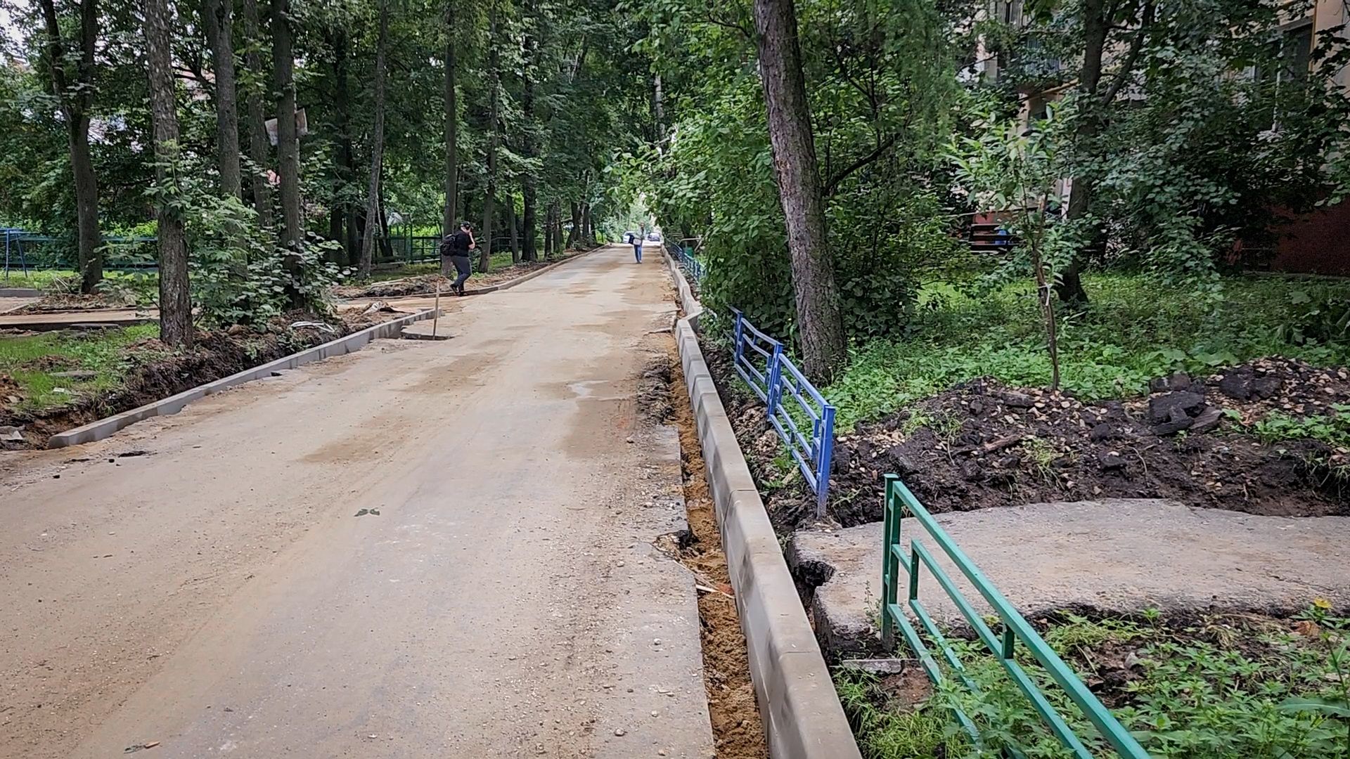 бронницы, благоустройство дворов в бронницах, благоустройство двора на улице советской,установка бордюров, ремонт дороги ,