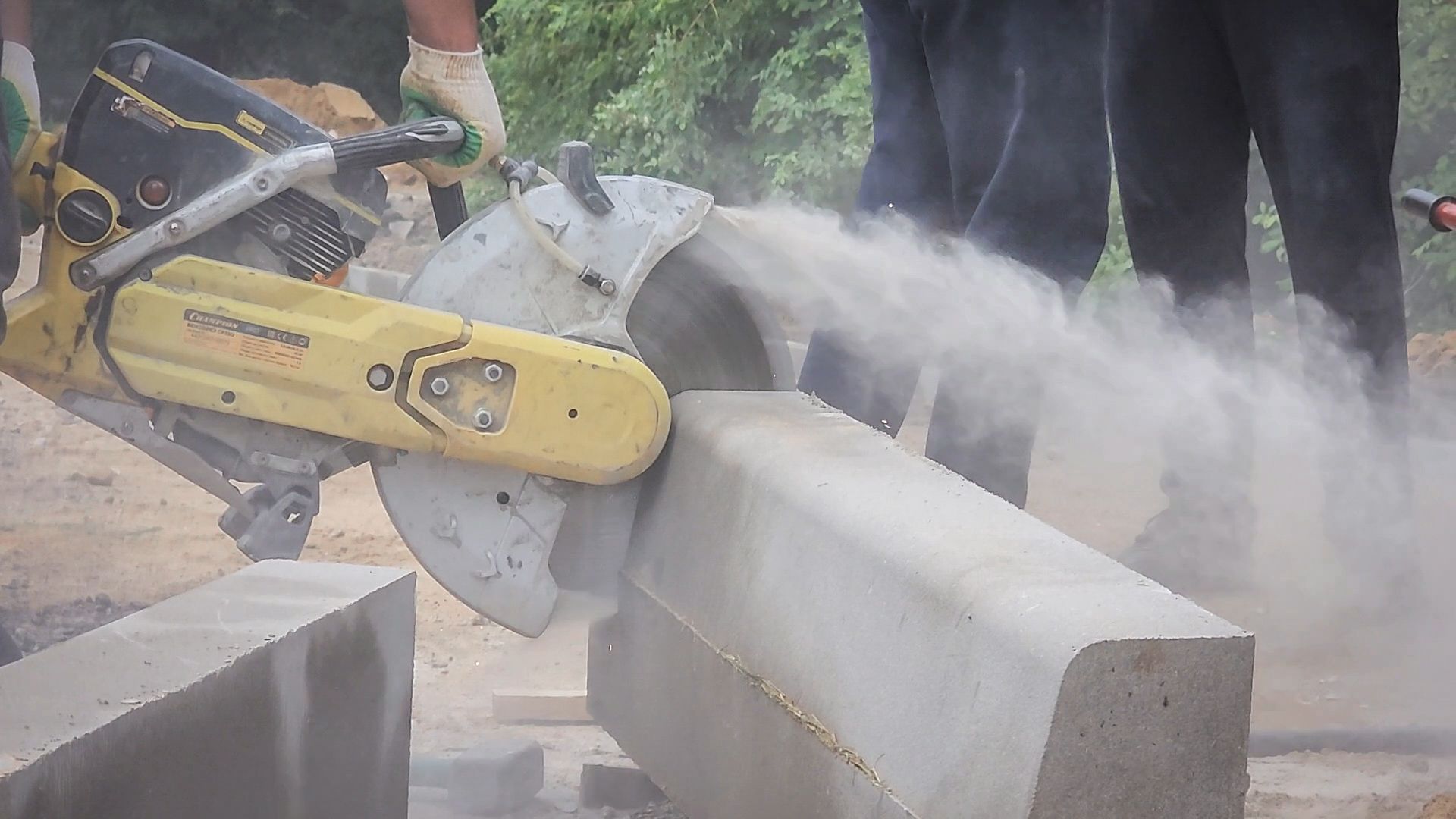 бронницы, благоустройство дворов в бронницах, благоустройство двора на улице советской,установка бордюров, ремонт дороги ,