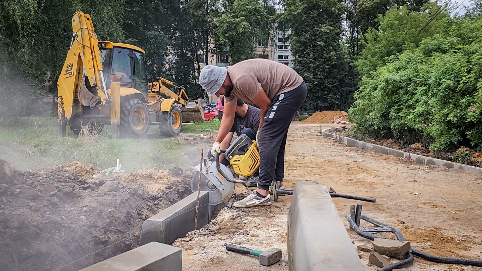 бронницы, благоустройство дворов в бронницах, благоустройство двора на улице советской,установка бордюров, ремонт дороги ,