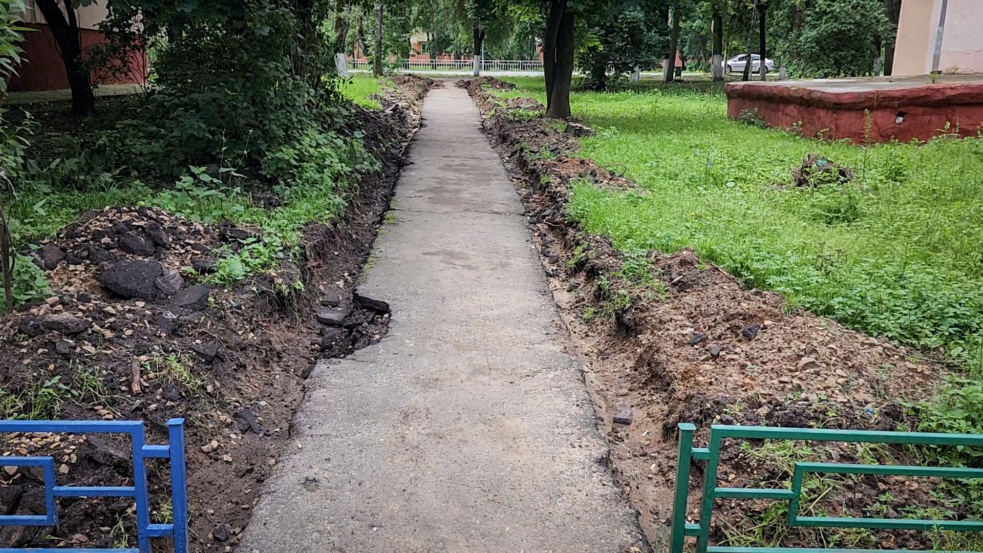 бронницы, благоустройство дворов в бронницах, благоустройство двора на улице советской,установка бордюров, ремонт дороги ,