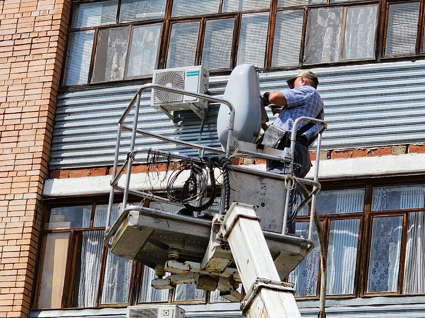 чехов, улица чехова, дворы жилых домов, уличное освещение, наружное освещение, ремонт, замена фонарей, энергосберегающие лампы, ремонт электропроводки, восстановление освещения, заявки жителей, добродел, мбу чеховское благоустройство,
