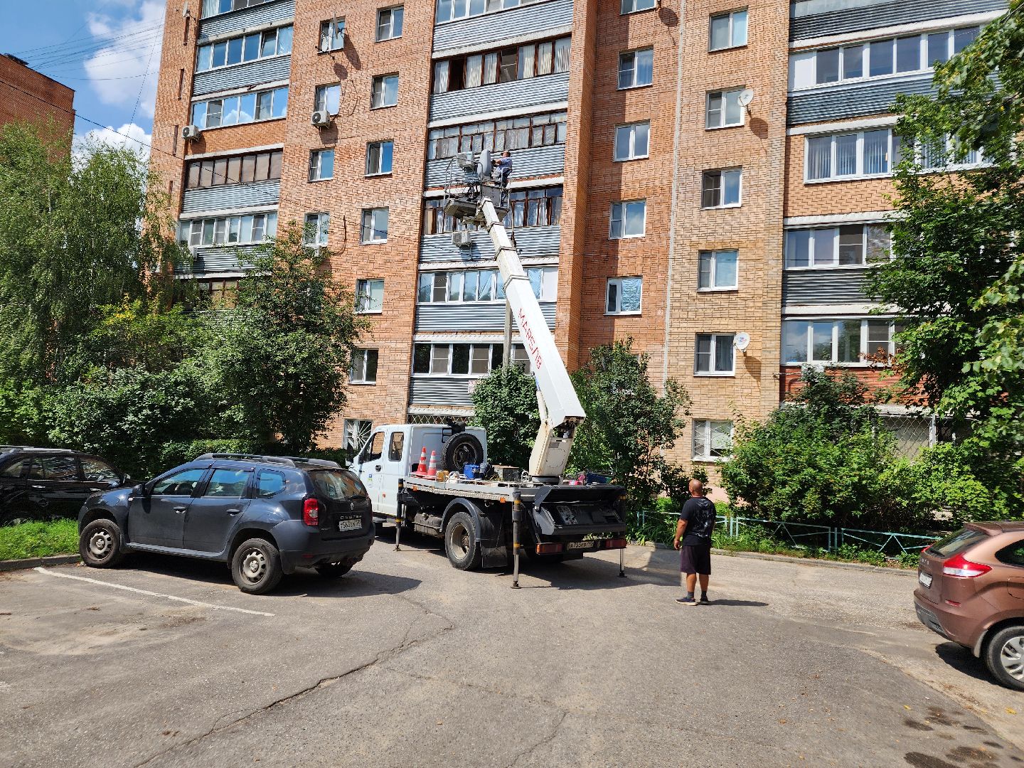 чехов, улица чехова, дворы жилых домов, уличное освещение, наружное освещение, ремонт, замена фонарей, энергосберегающие лампы, ремонт электропроводки, восстановление освещения, заявки жителей, добродел, мбу чеховское благоустройство,