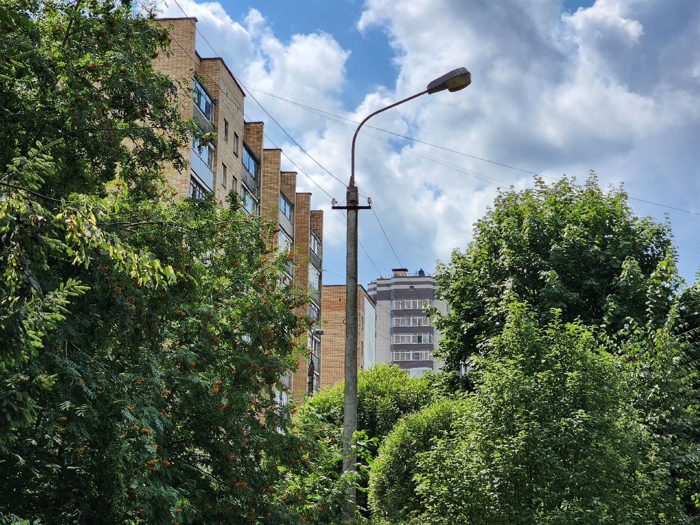 чехов, улица чехова, дворы жилых домов, уличное освещение, наружное освещение, ремонт, замена фонарей, энергосберегающие лампы, ремонт электропроводки, восстановление освещения, заявки жителей, добродел, мбу чеховское благоустройство,