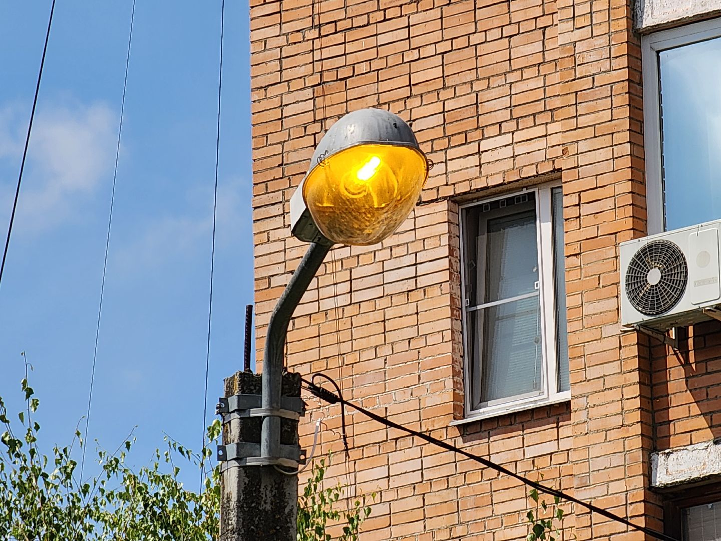 чехов, улица чехова, дворы жилых домов, уличное освещение, наружное освещение, ремонт, замена фонарей, энергосберегающие лампы, ремонт электропроводки, восстановление освещения, заявки жителей, добродел, мбу чеховское благоустройство,