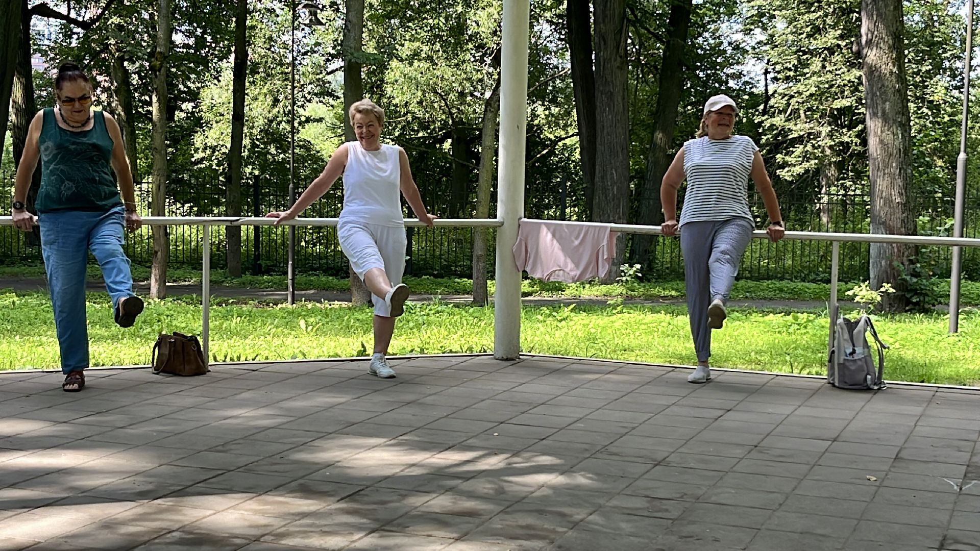 наро-фоминск, зарядка в парке, центральный парк наро-фоминска,тренировки на свежем воздухе,