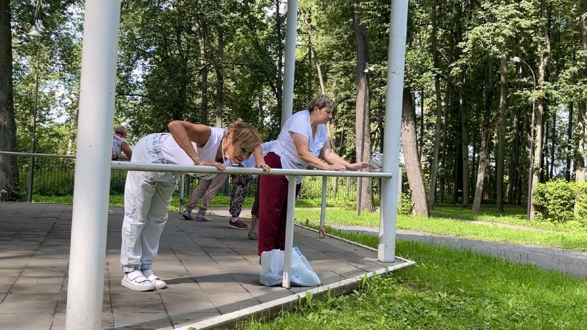 наро-фоминск, зарядка в парке, центральный парк наро-фоминска,тренировки на свежем воздухе,