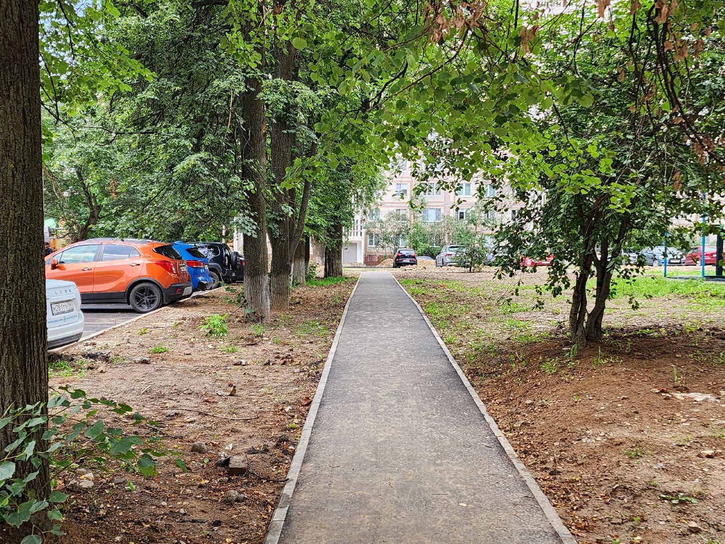 чехов, улица дружбы, комплексное благоустройство двора, пешеходные дорожки, тротуары, проезды, проходы, расширение парковок, новые автостоянки, подготовка оснований, бордюры, асфальтирование, озеленение, госпрограмма московской области, формирование комфортной городской среды,