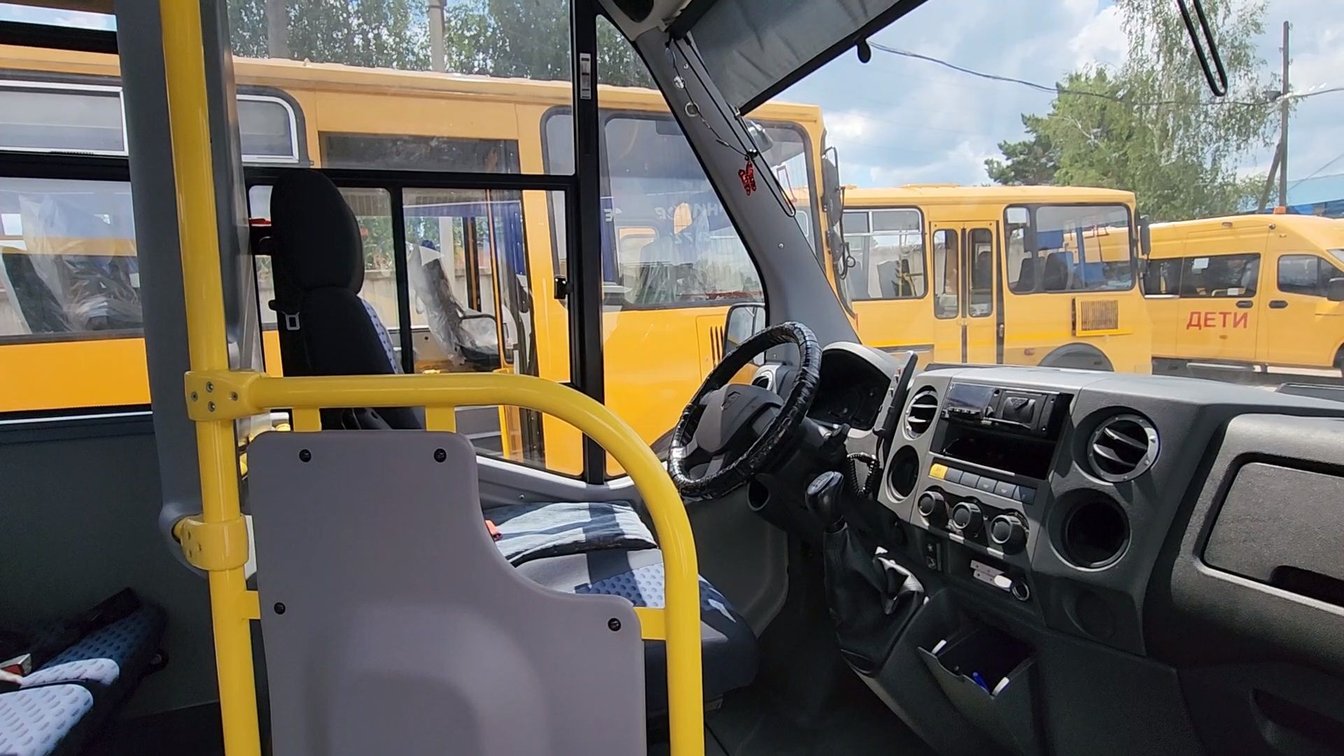 чехов, новые школьные автобусы, перевозка детей, хранение автобусов, техобслуживание, техосмотры, постановка транспорта на учет, компания автотранссервис-16, безопасность,  комфорт, подготовка к новому учебному году, правительство московской области, губернатор подмосковья,село новый быт, поселок любучаны,