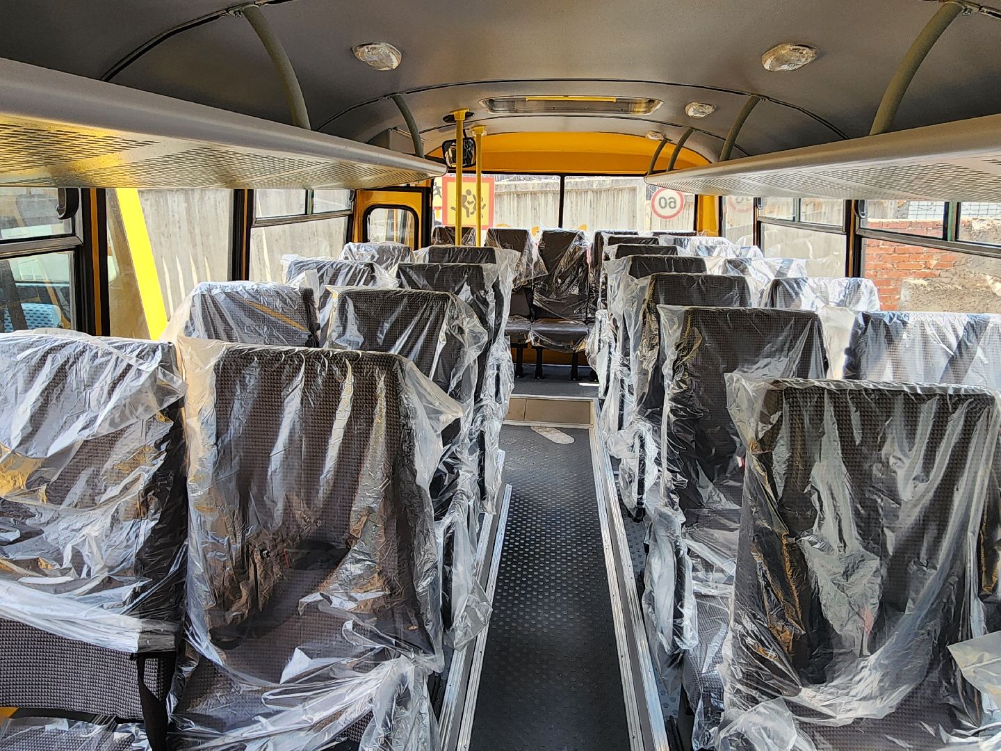 чехов, новые школьные автобусы, перевозка детей, хранение автобусов, техобслуживание, техосмотры, постановка транспорта на учет, компания автотранссервис-16, безопасность,  комфорт, подготовка к новому учебному году, правительство московской области, губернатор подмосковья,село новый быт, поселок любучаны,