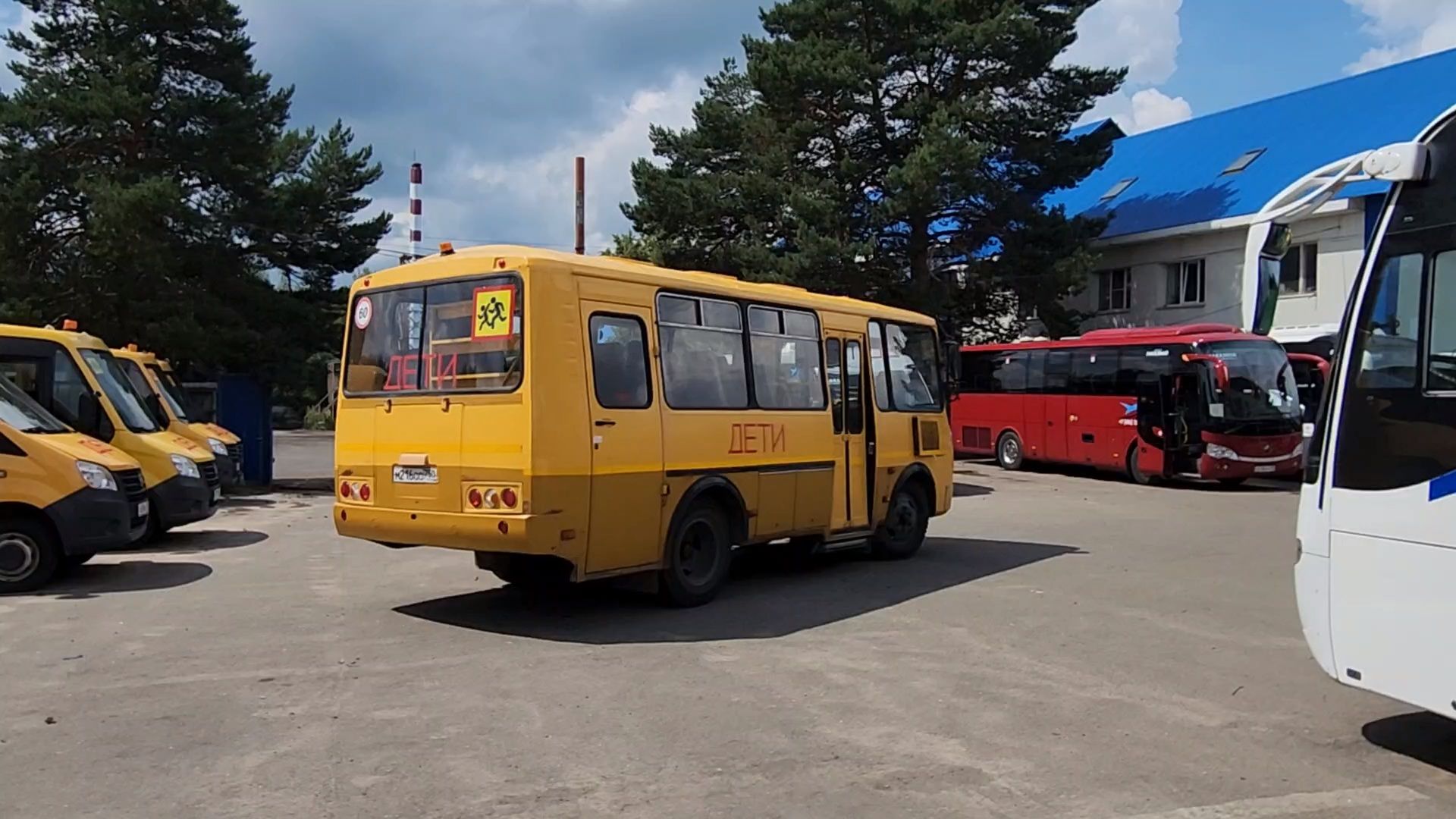чехов, новые школьные автобусы, перевозка детей, хранение автобусов, техобслуживание, техосмотры, постановка транспорта на учет, компания автотранссервис-16, безопасность,  комфорт, подготовка к новому учебному году, правительство московской области, губернатор подмосковья,село новый быт, поселок любучаны,