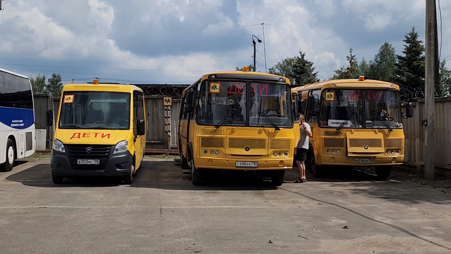 чехов, новые школьные автобусы, перевозка детей, хранение автобусов, техобслуживание, техосмотры, постановка транспорта на учет, компания автотранссервис-16, безопасность,  комфорт, подготовка к новому учебному году, правительство московской области, губернатор подмосковья,село новый быт, поселок любучаны,