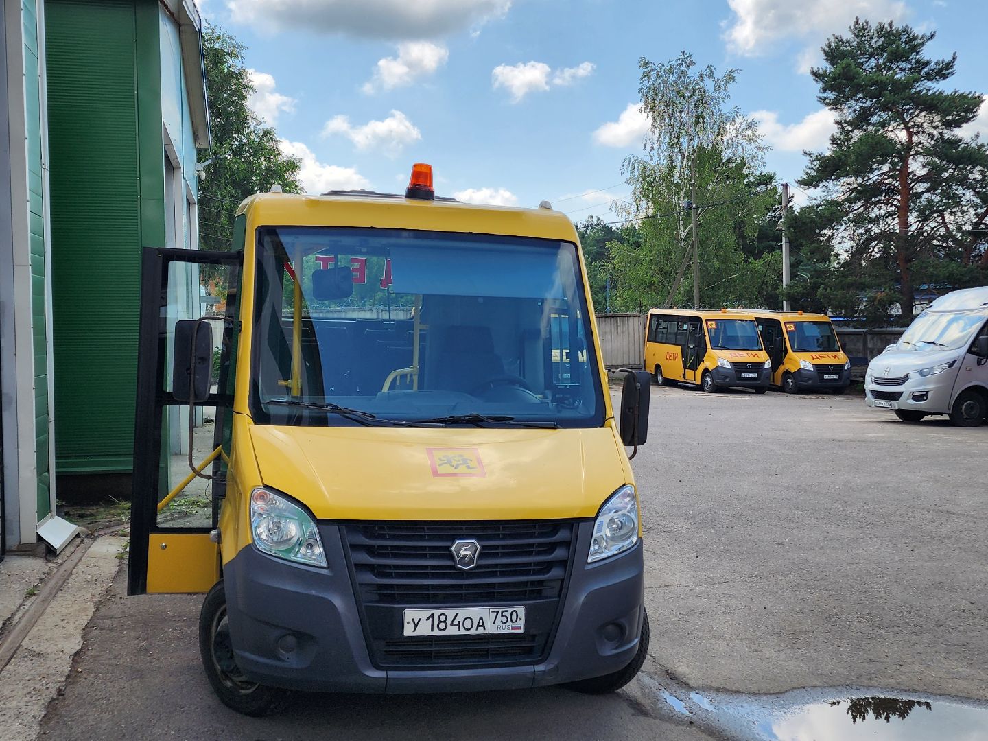 чехов, новые школьные автобусы, перевозка детей, хранение автобусов, техобслуживание, техосмотры, постановка транспорта на учет, компания автотранссервис-16, безопасность,  комфорт, подготовка к новому учебному году, правительство московской области, губернатор подмосковья,село новый быт, поселок любучаны,